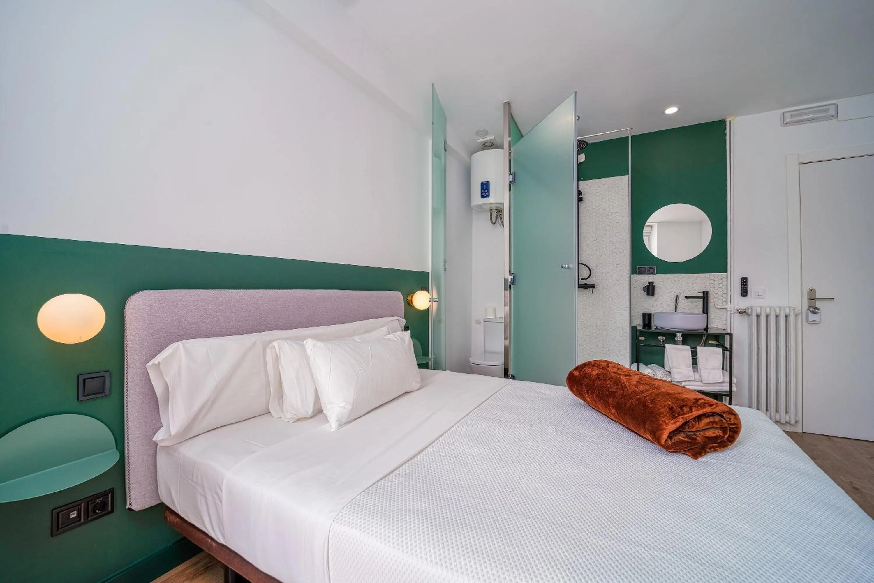 Shower in AngelitoMAD