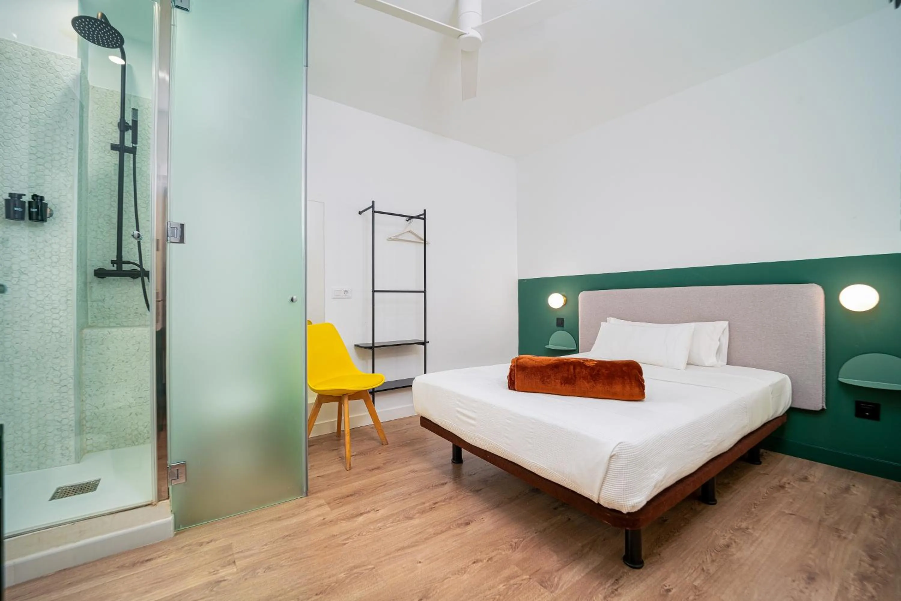 Shower in AngelitoMAD