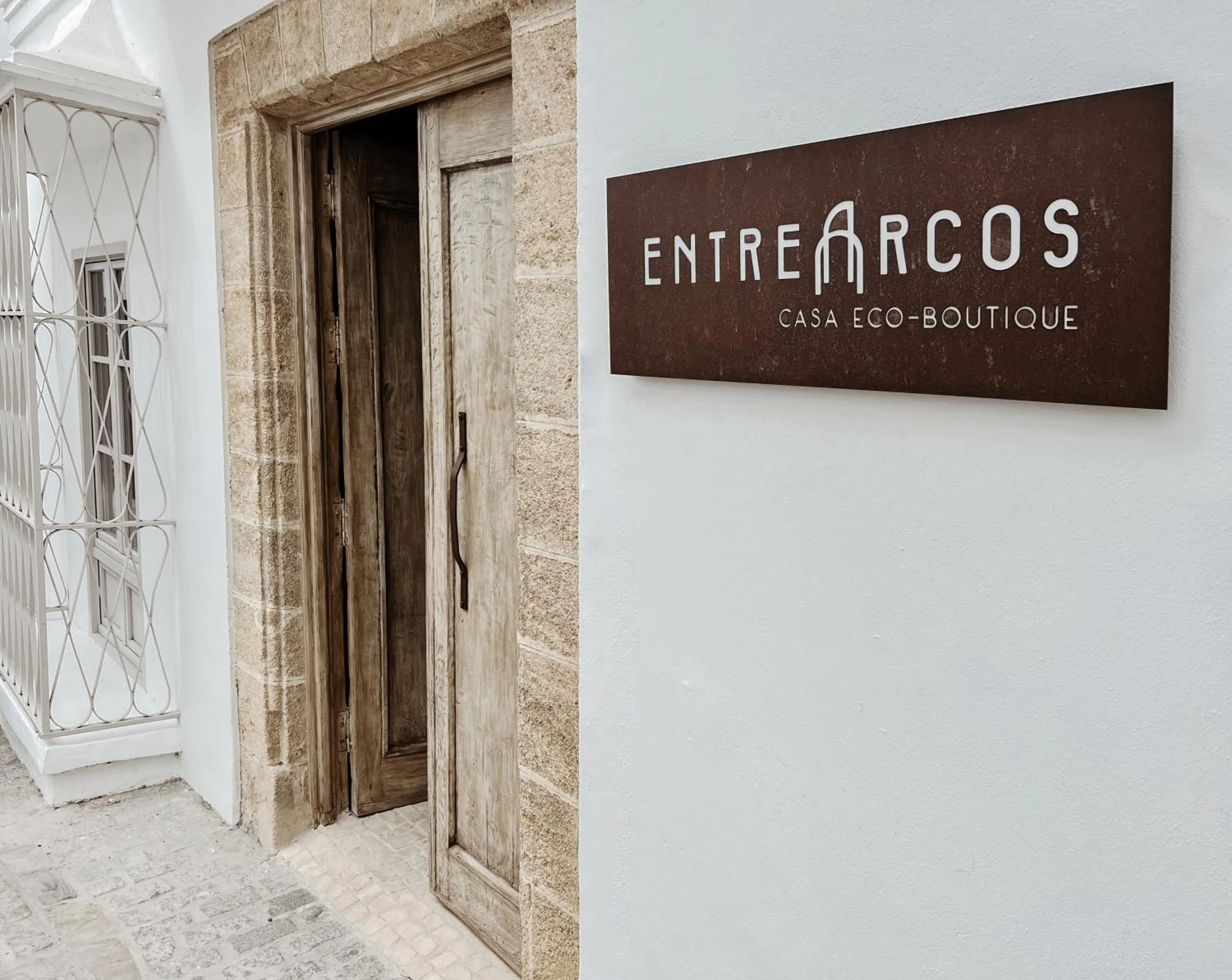 Facade/entrance in EntreArcos Casa Eco-Boutique