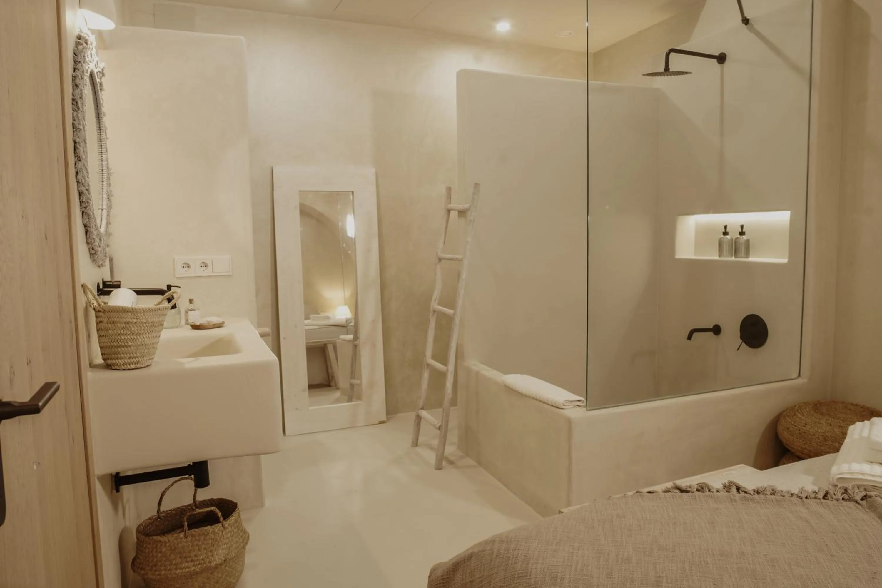 Shower, Bed in EntreArcos Casa Eco-Boutique