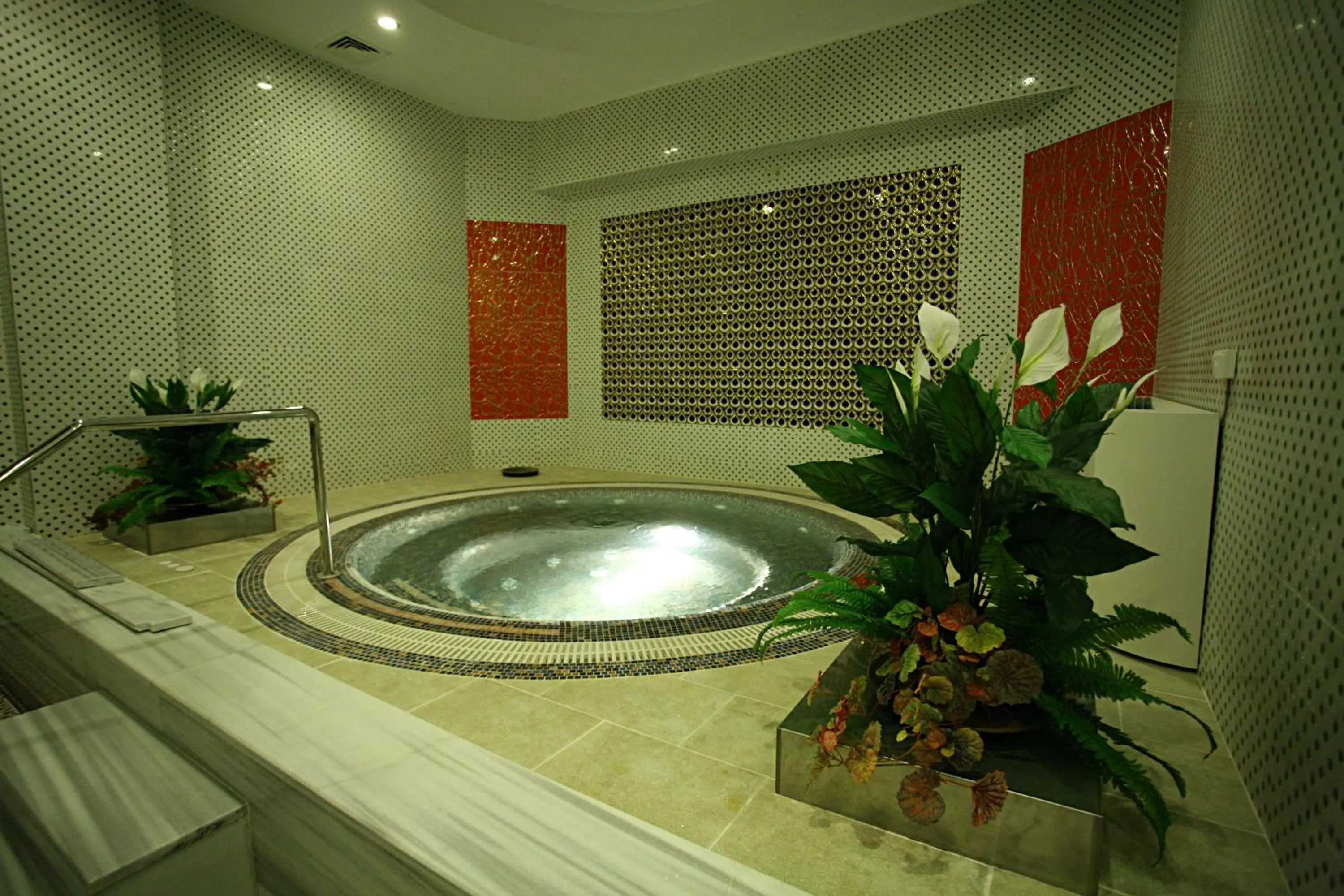Hot Tub in Latanya Palm & SPA Airport Antalya