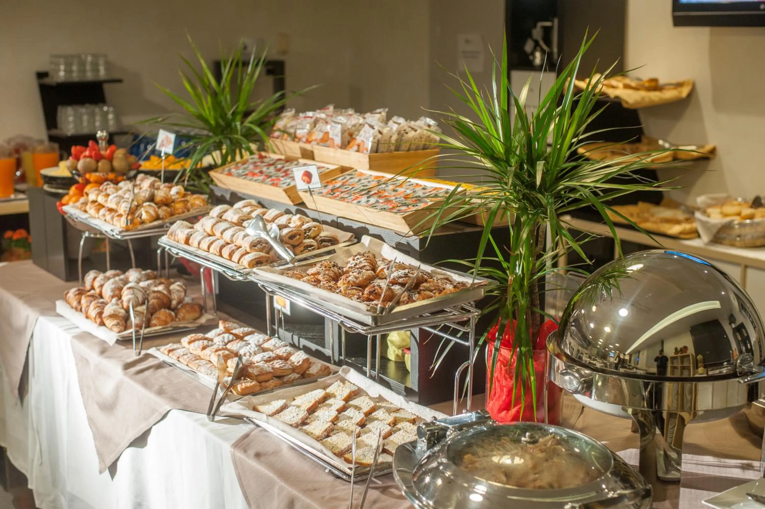 Buffet breakfast in As Hotel Cambiago