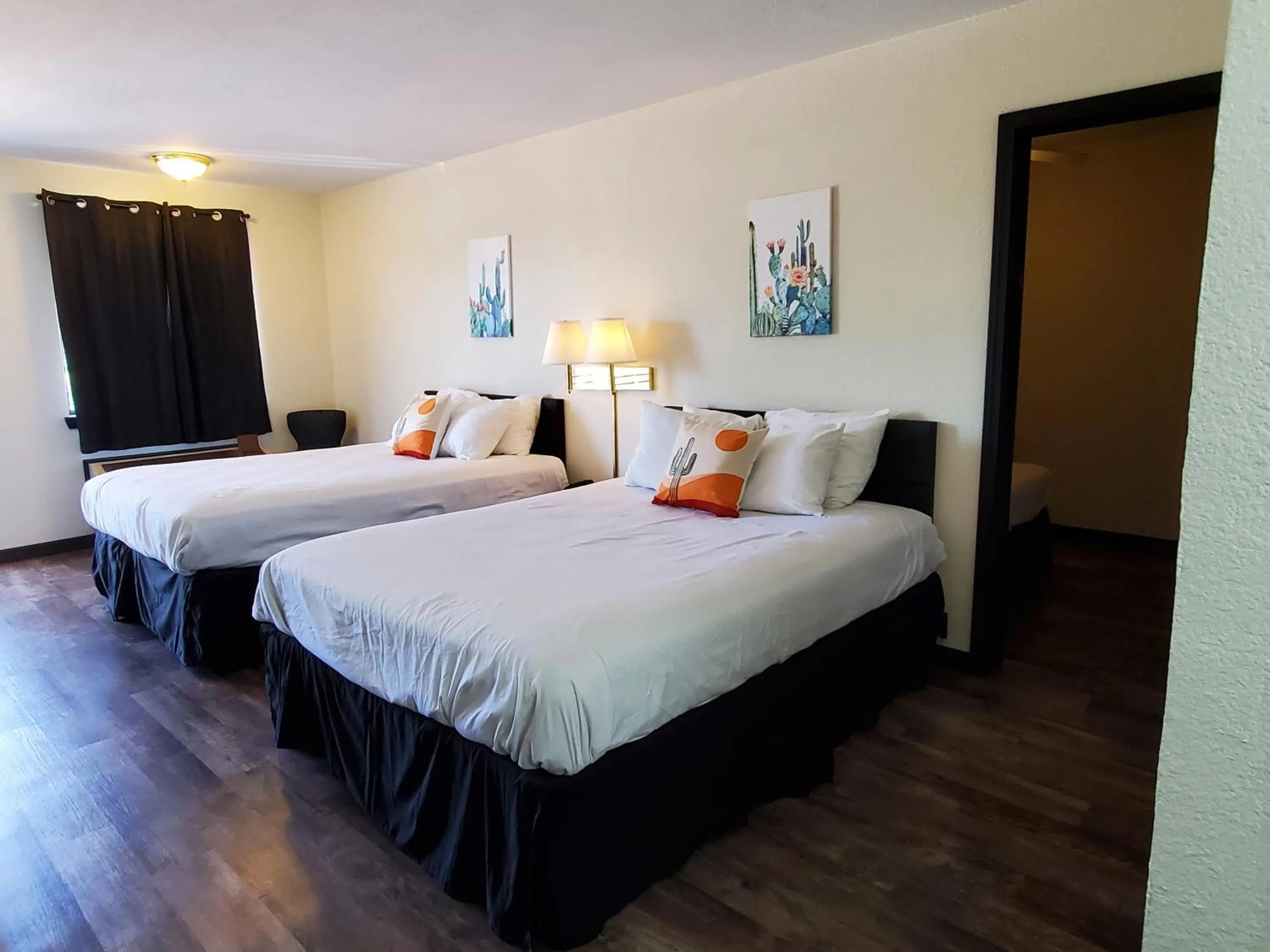 Bedroom, Bed in Cactus Inn and Suites