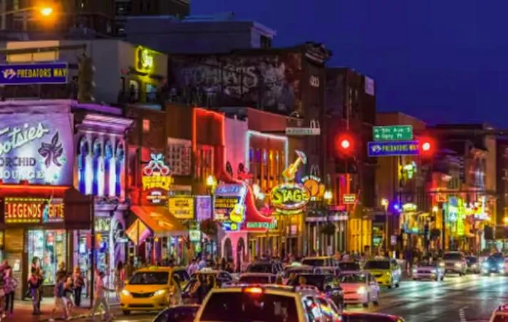 1st Floor Condo No Steps - 2 miles to Downtown