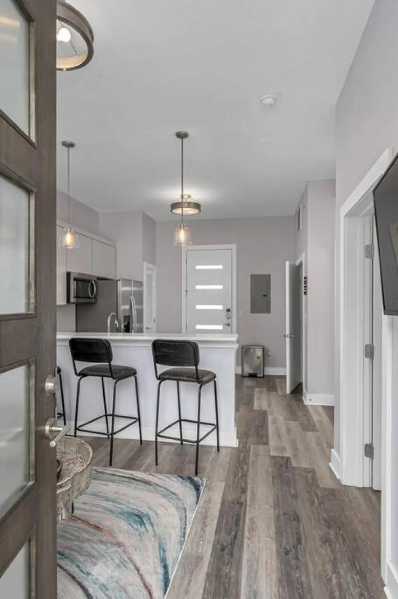 Living room in 1st Floor Condo No Steps - 2 miles to Downtown