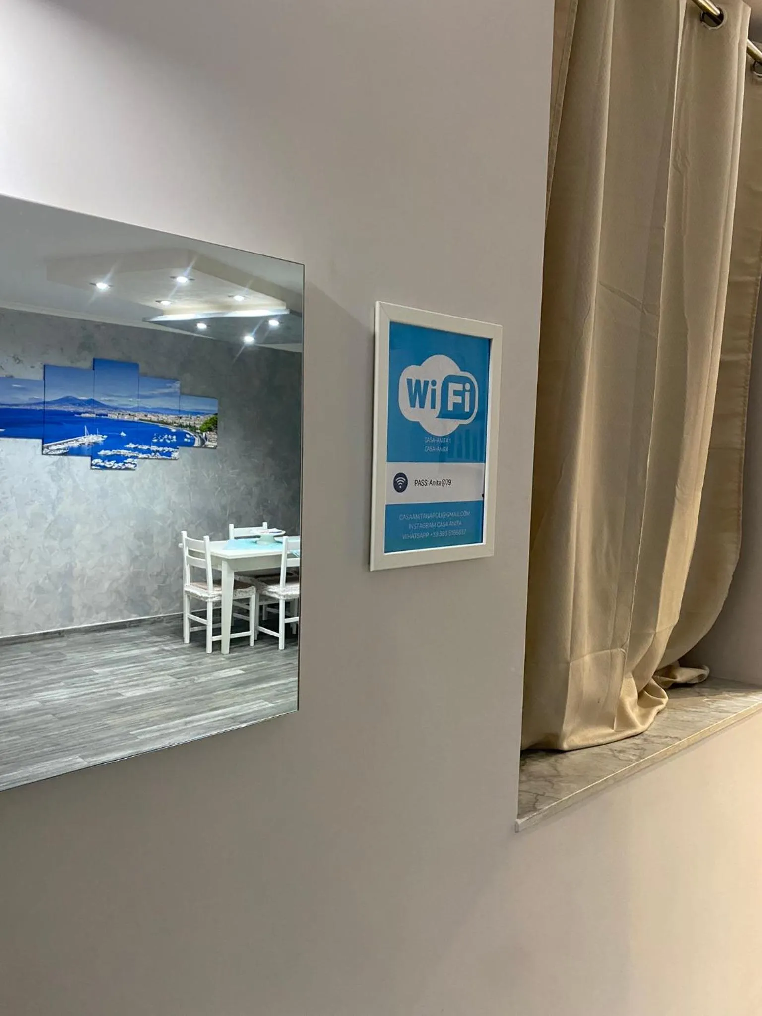 Text overlay in Casa Anita