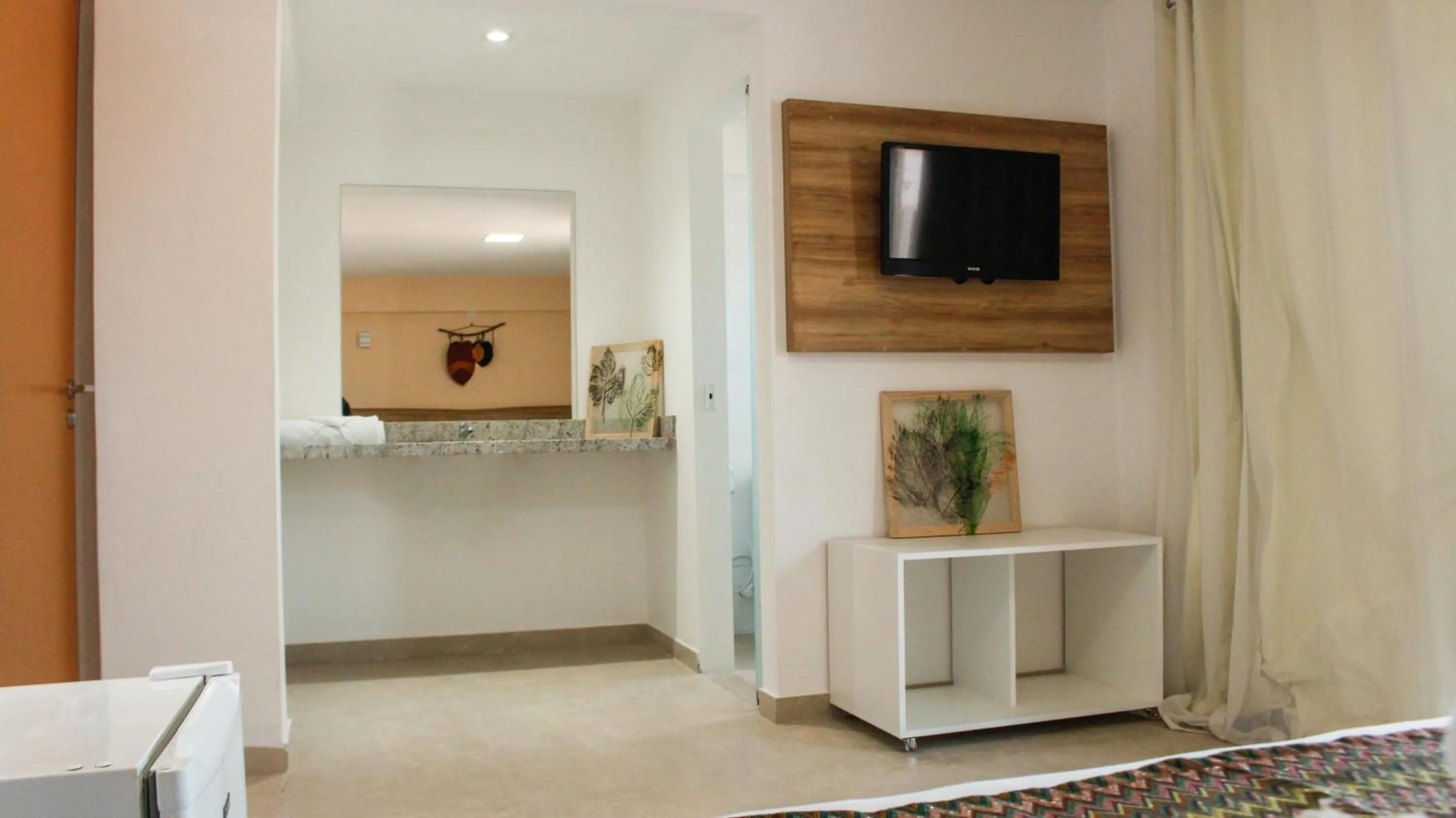 TV and multimedia in Pousada Jardins Tropical