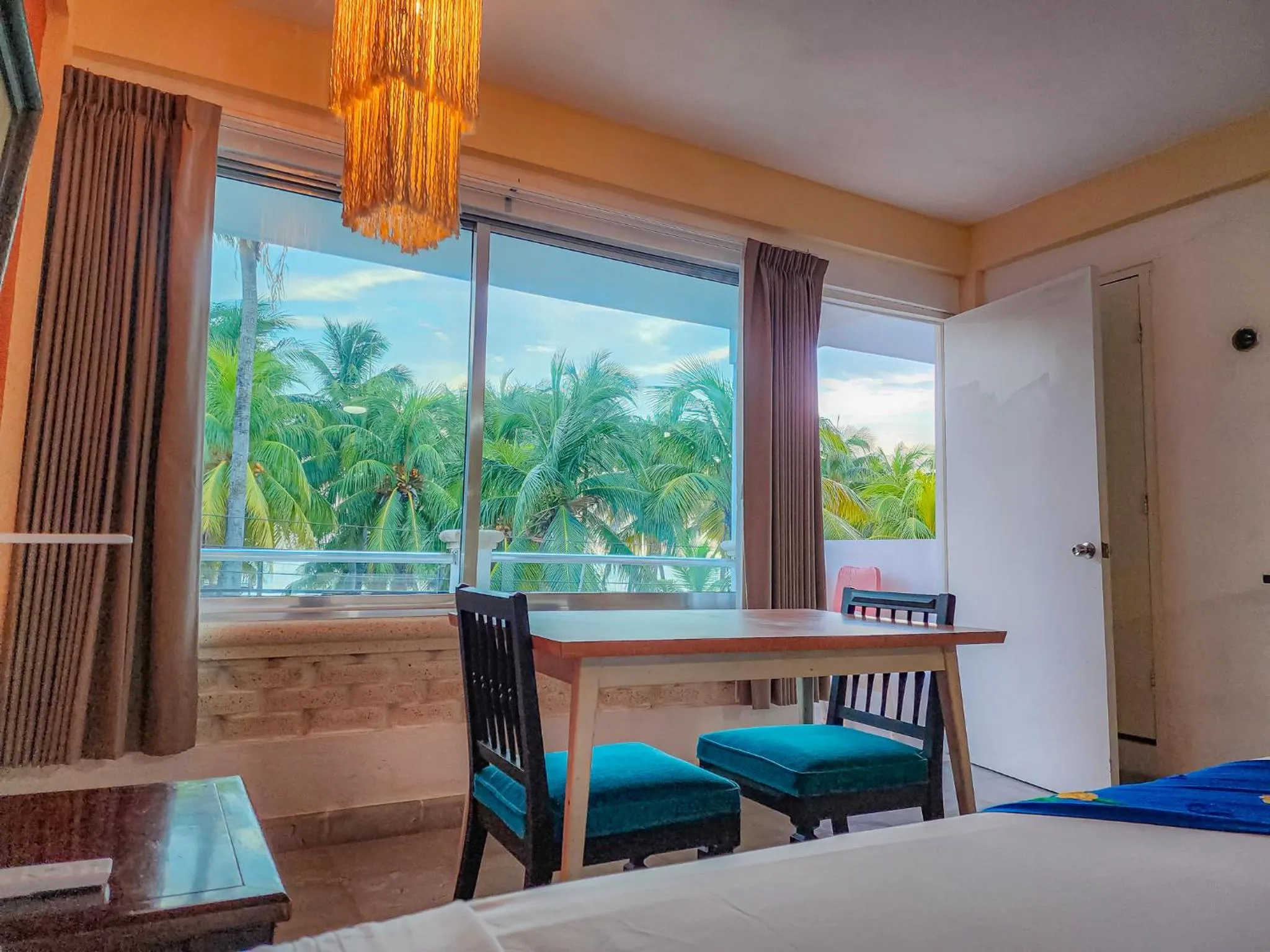 Dining area, Bed in Antillas
