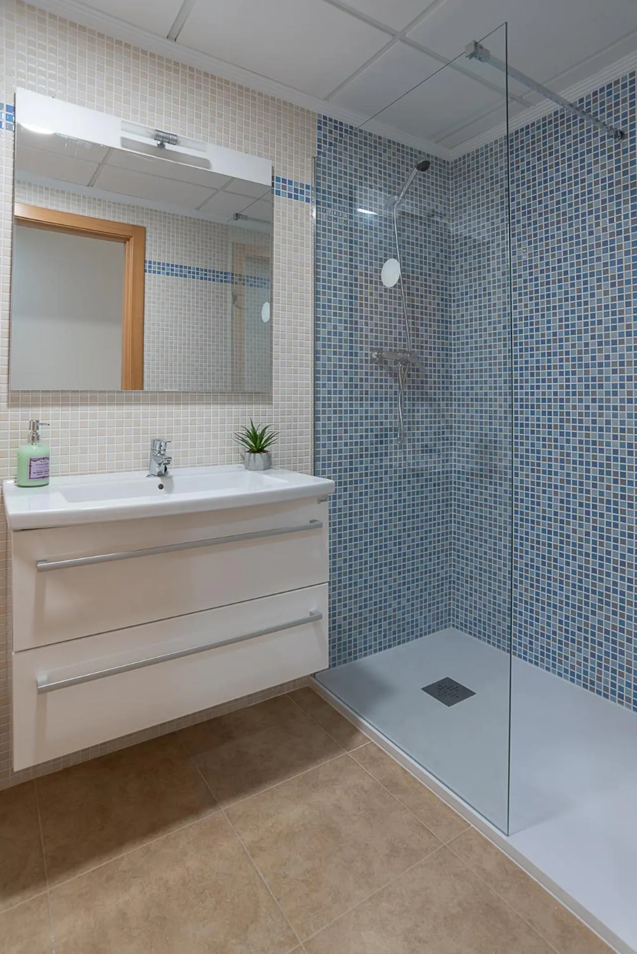 Nuevo apartamento en playa con aire acondicionado MASBO 3