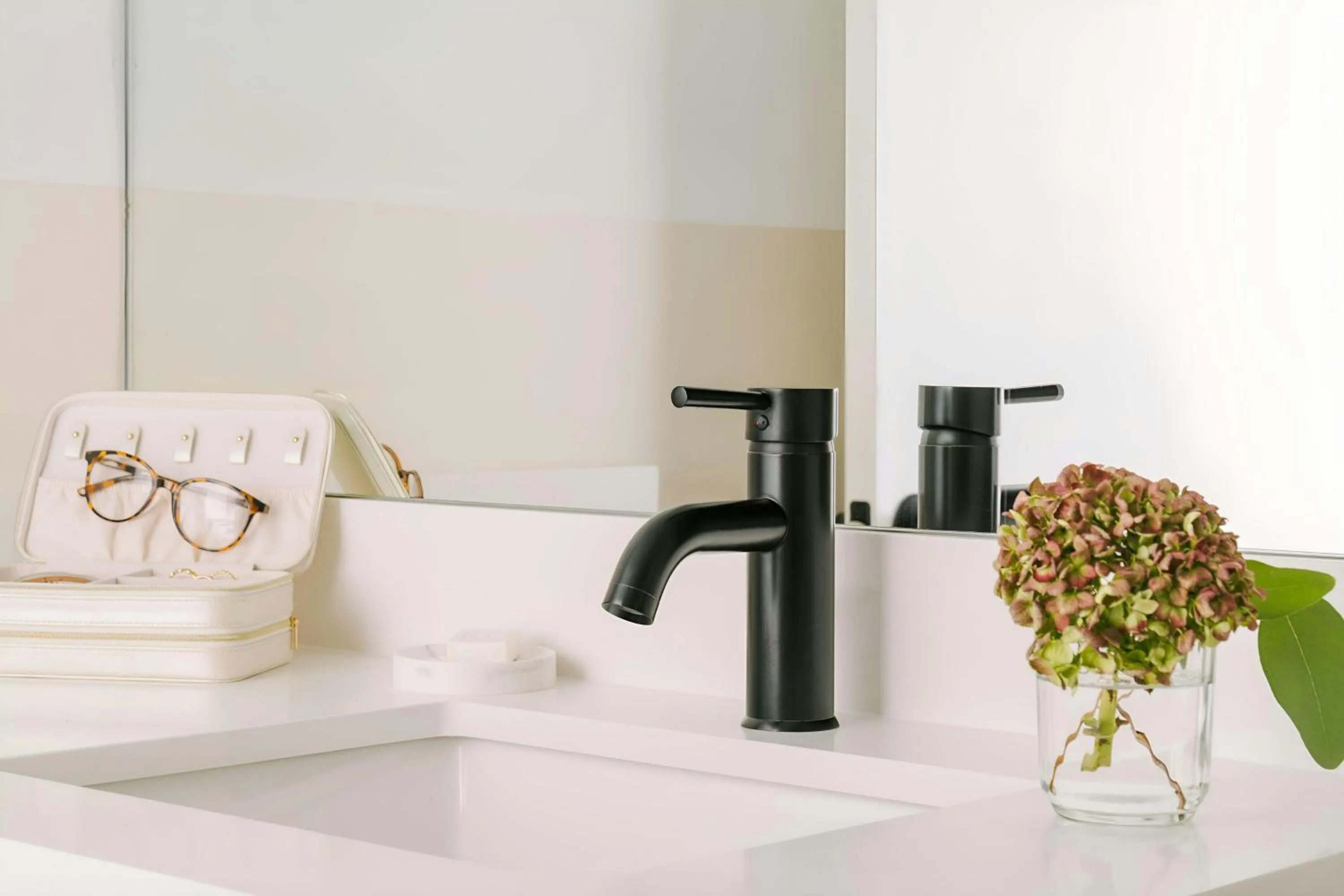 Bathroom in Sonder by Marriott Bonvoy The Opal Apartments River North