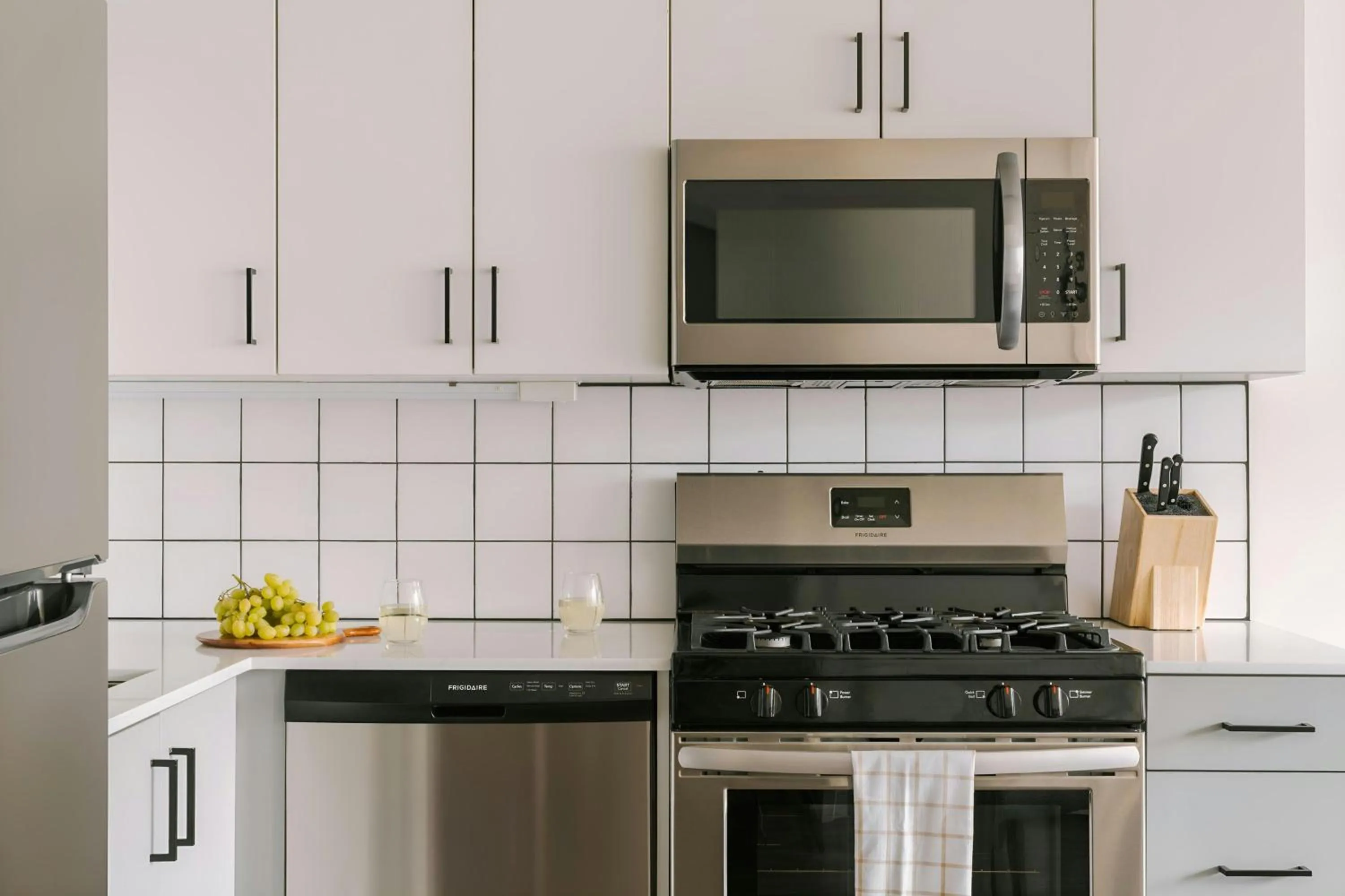 Kitchen or kitchenette in Sonder by Marriott Bonvoy The Opal Apartments River North