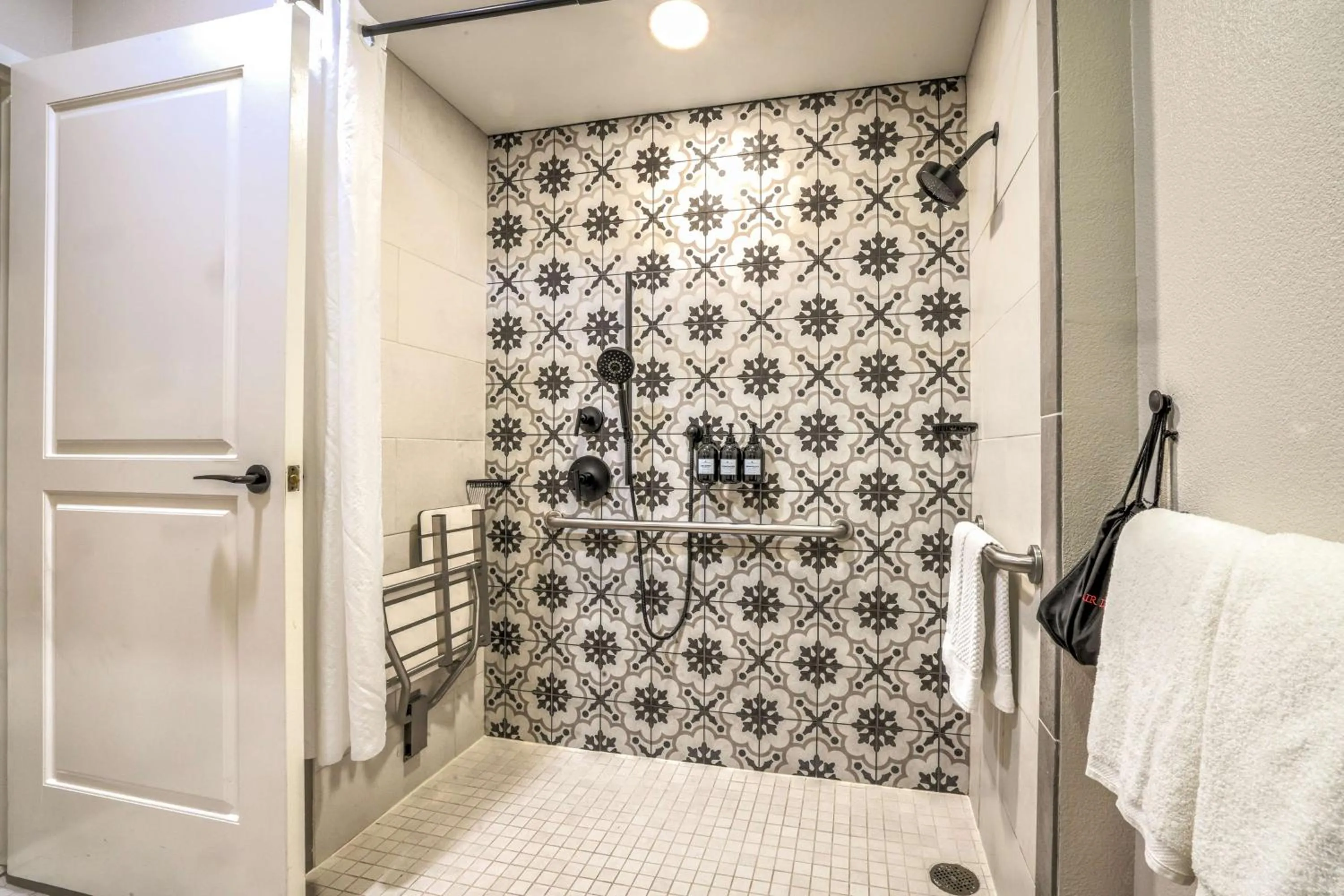 Bathroom in The Lodge at Healdsburg, Tapestry Collection by Hilton
