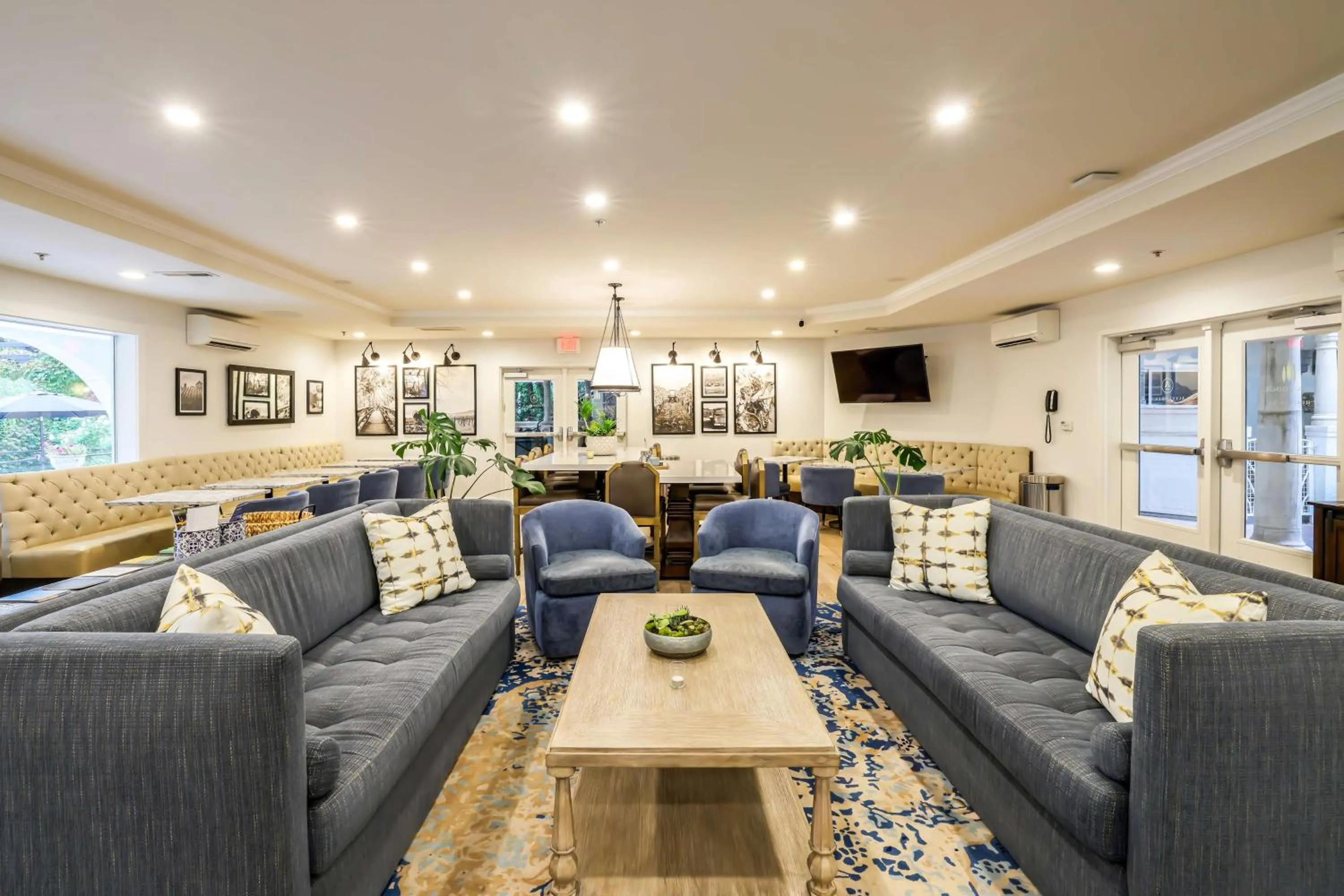 Lobby or reception in The Lodge at Healdsburg, Tapestry Collection by Hilton