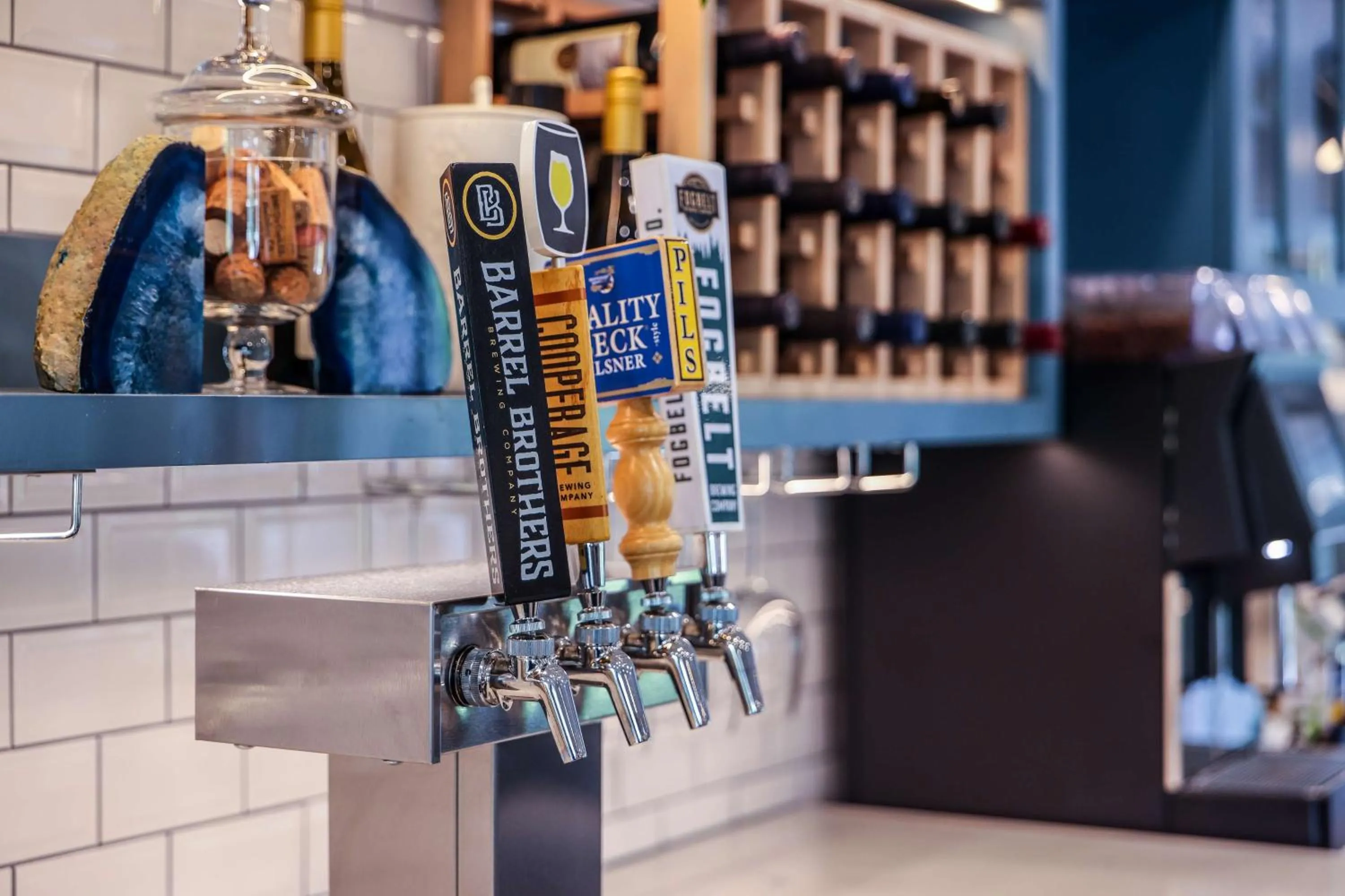 Lounge or bar in The Lodge at Healdsburg, Tapestry Collection by Hilton