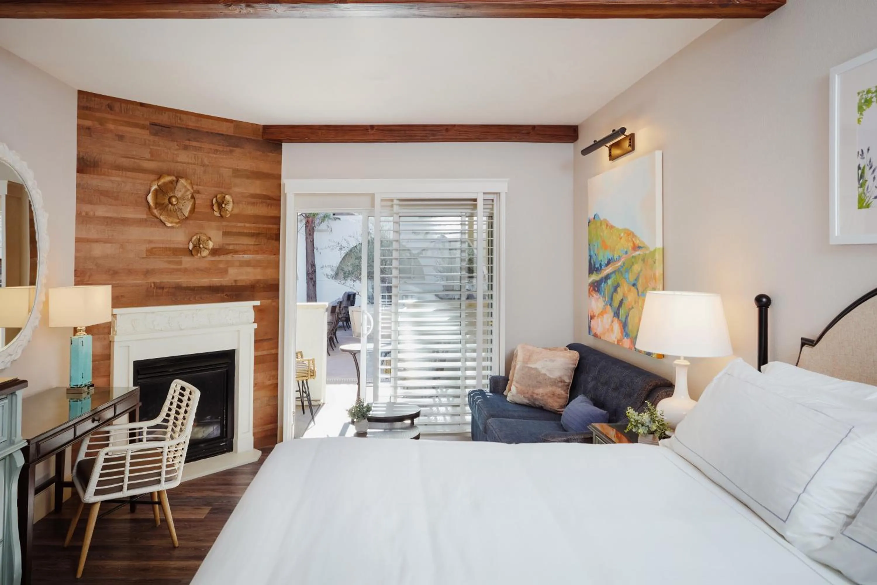 Photo of the whole room, Bed in The Lodge at Healdsburg, Tapestry Collection by Hilton