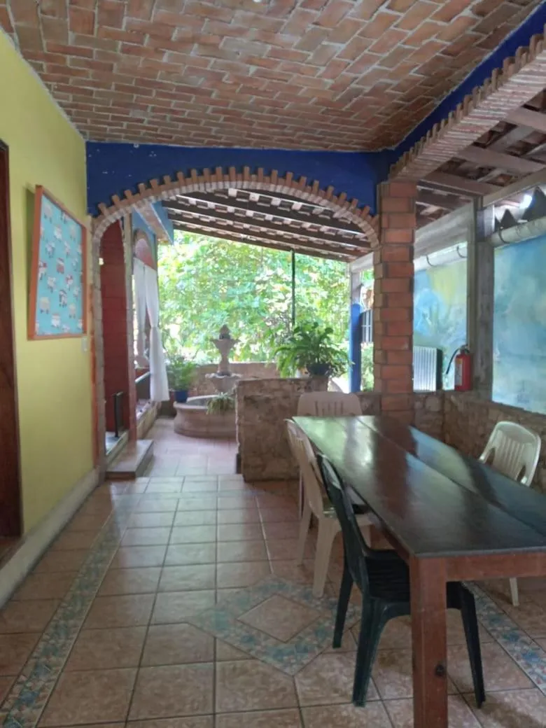 Communal kitchen in MayFlower Hotel & Hostal