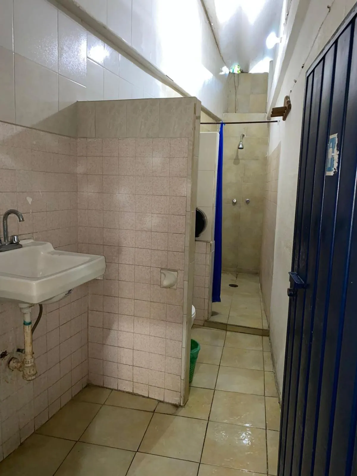 Bathroom in MayFlower Hotel & Hostal