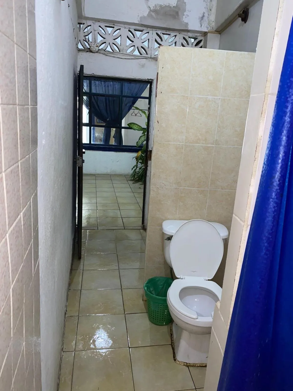 Bathroom in MayFlower Hotel & Hostal