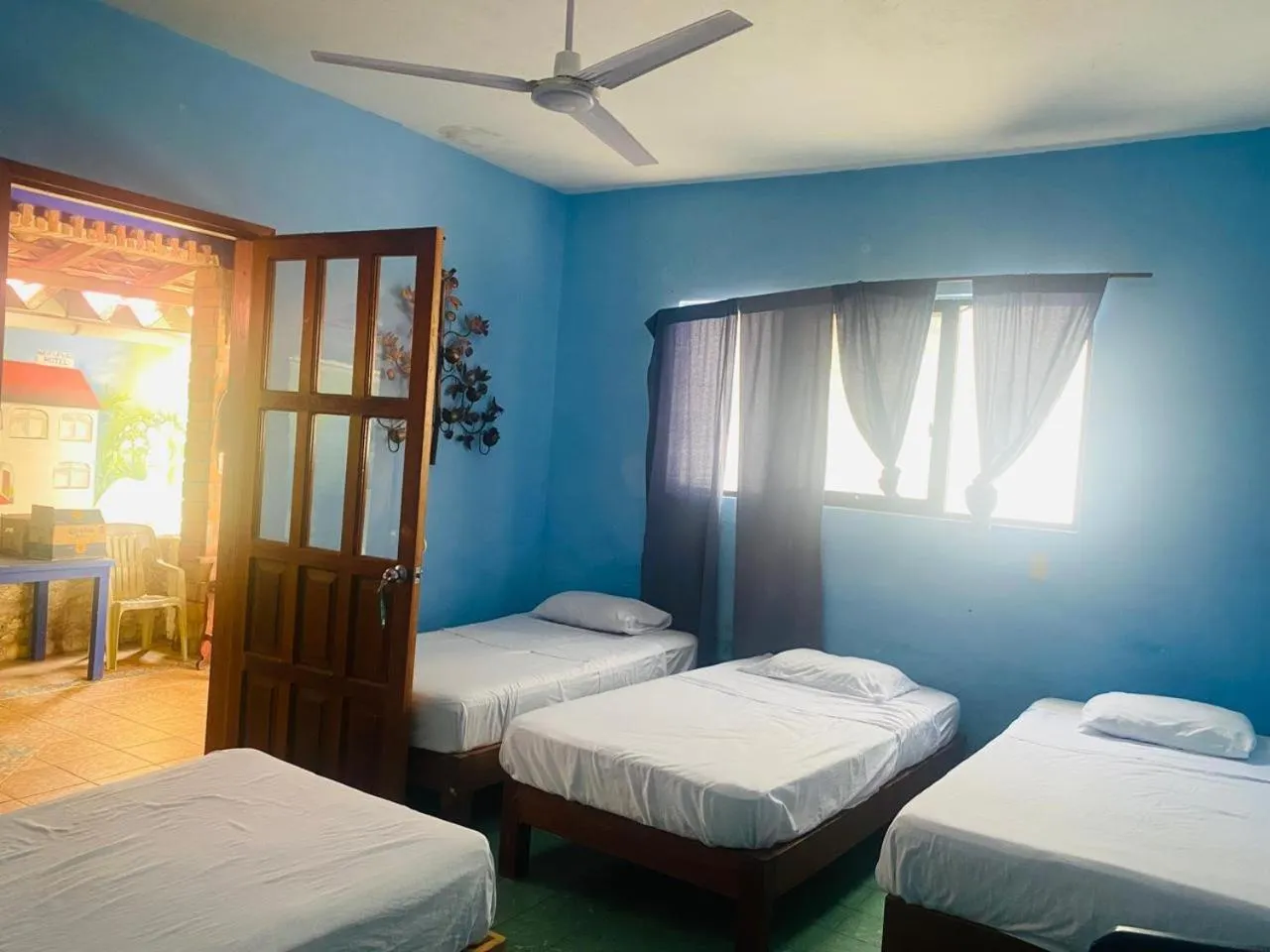 Photo of the whole room, Bed in MayFlower Hotel & Hostal