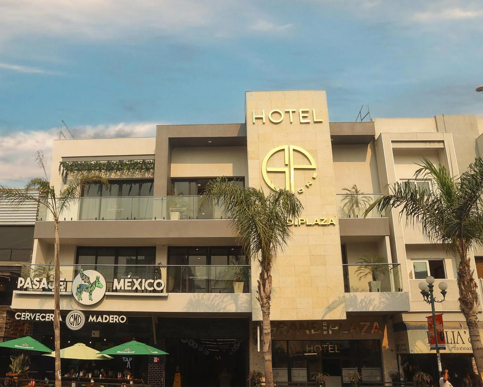 Hotel Grand One Plaza