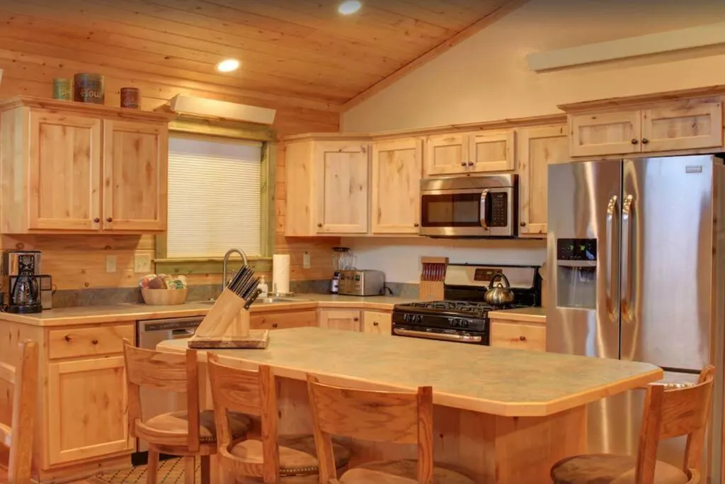 kitchen in Fox Den Lodge