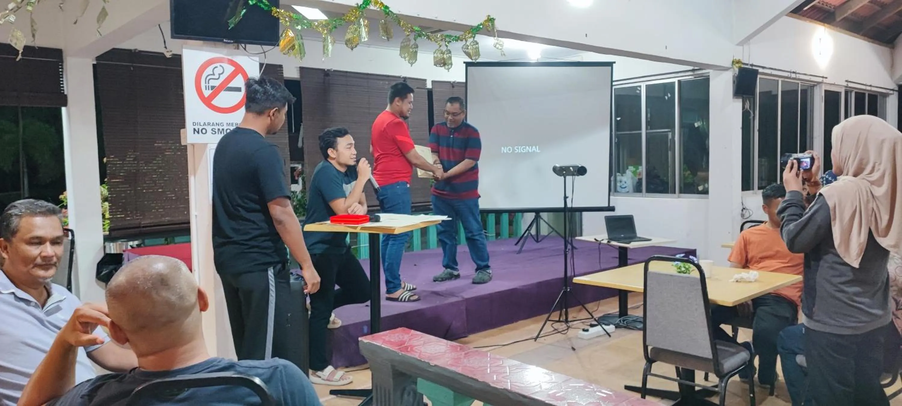 People in Tekoma Resort Taman Negara