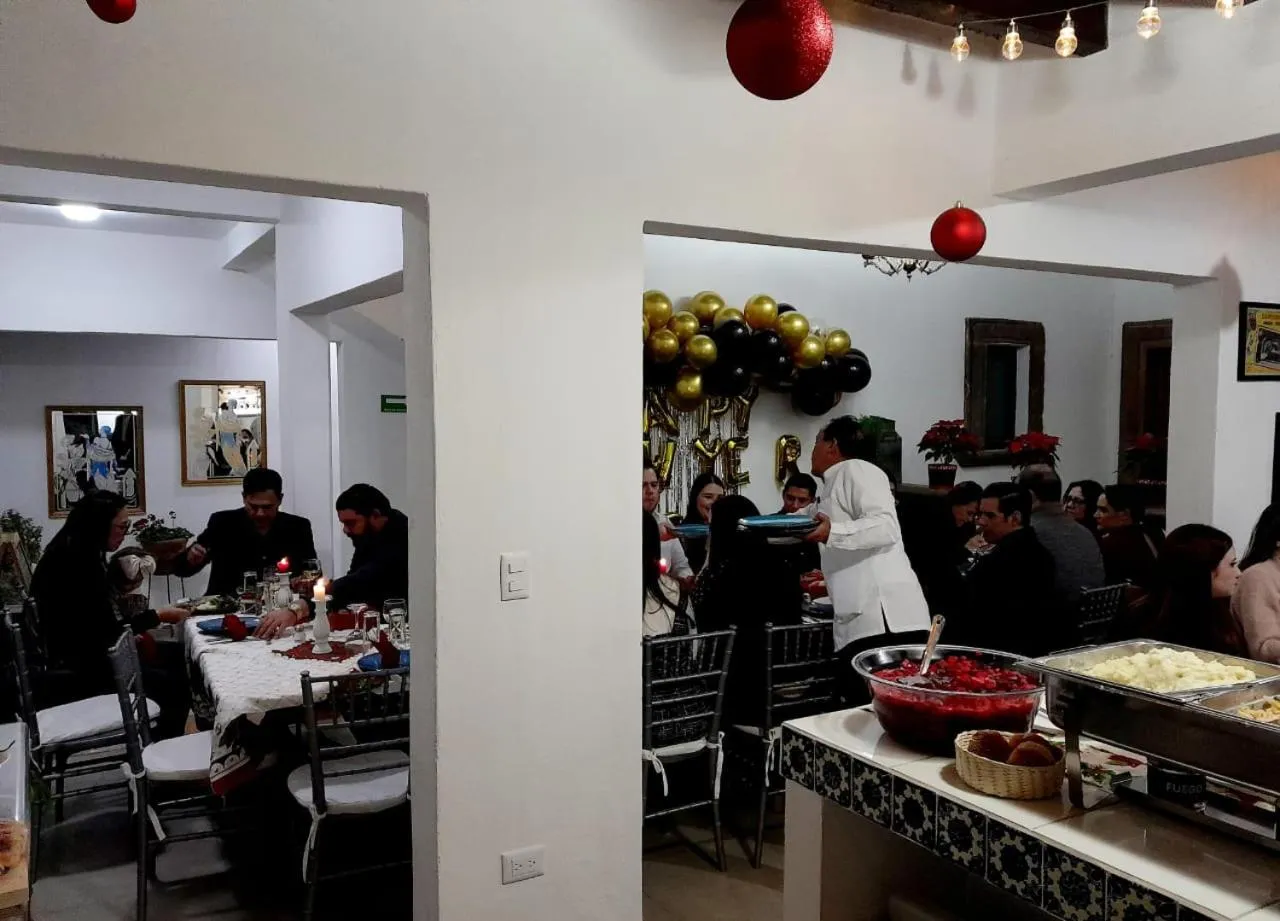 Restaurant/places to eat in Hotel La Lejona