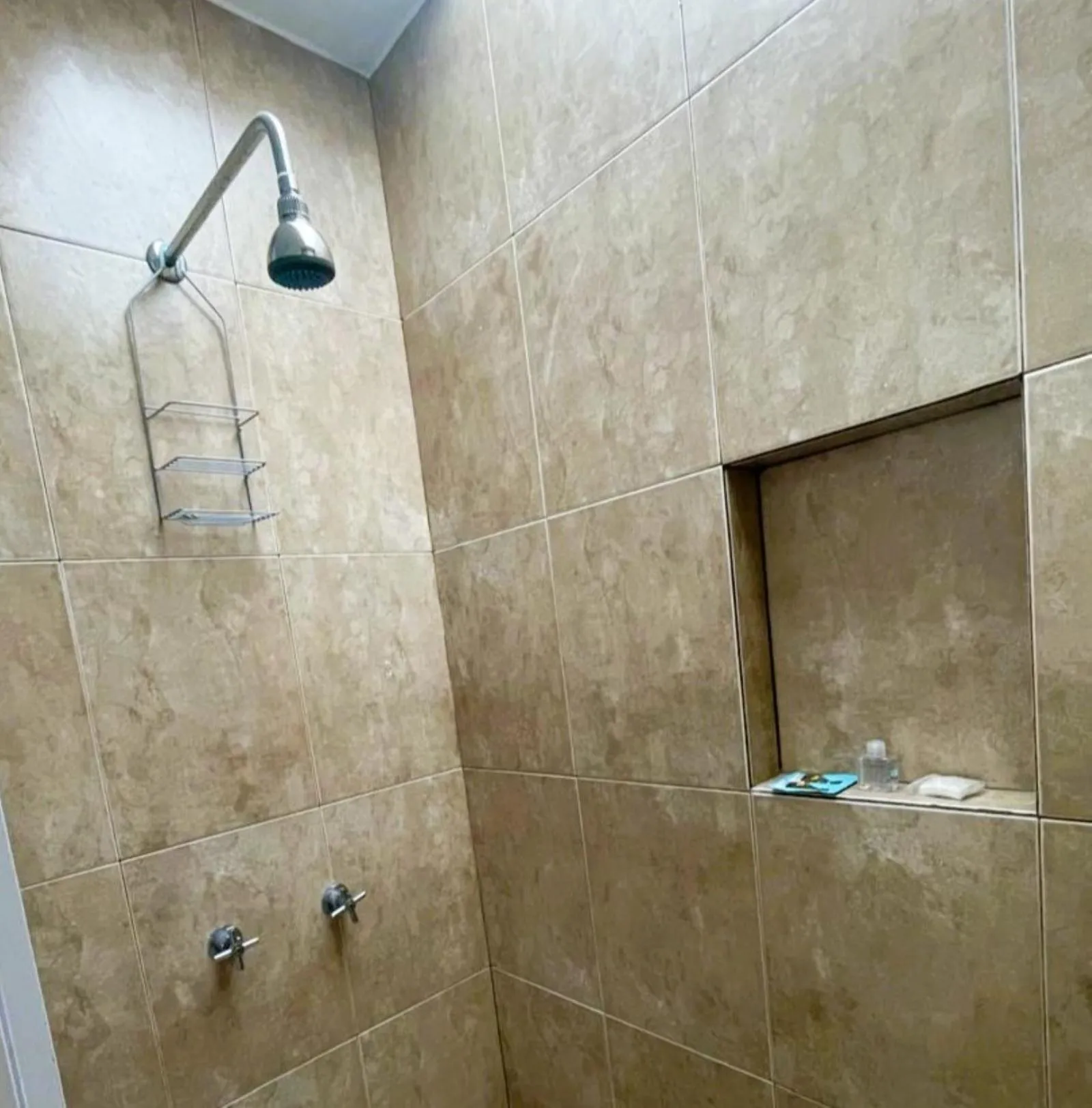 Shower in Hotel La Lejona