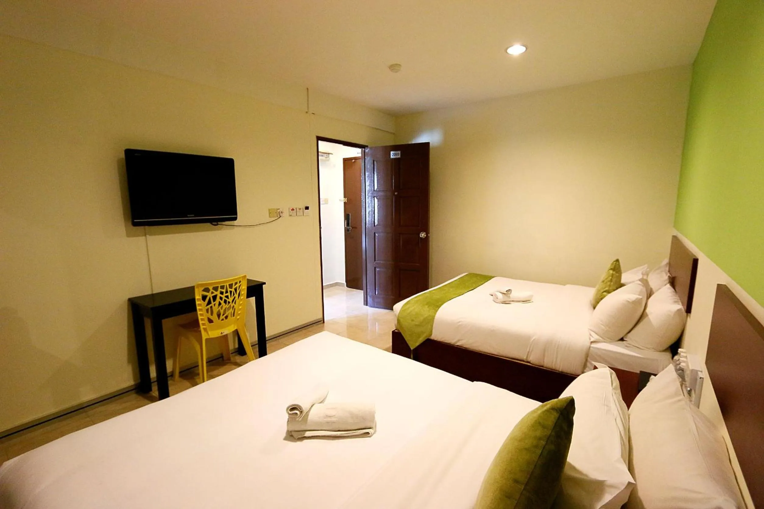 Photo of the whole room, Bed in Golden Roof Hotel Falim Ipoh