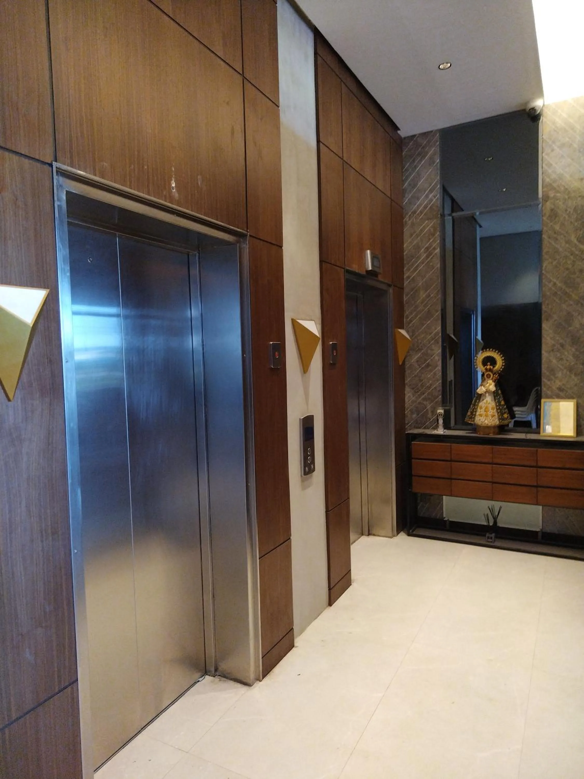 elevator in Acro Residences