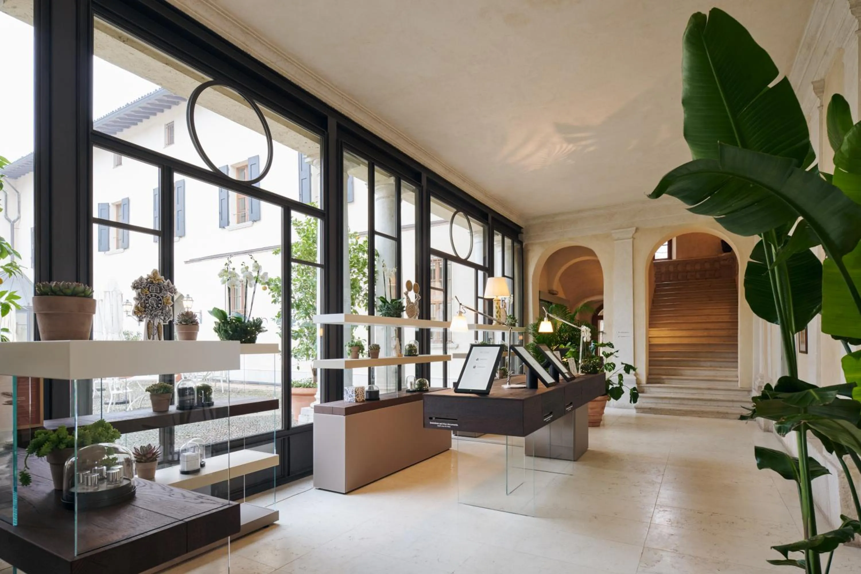 Lobby or reception in QC Grand Hotel Villa Arzaga Garda Spa & Golf