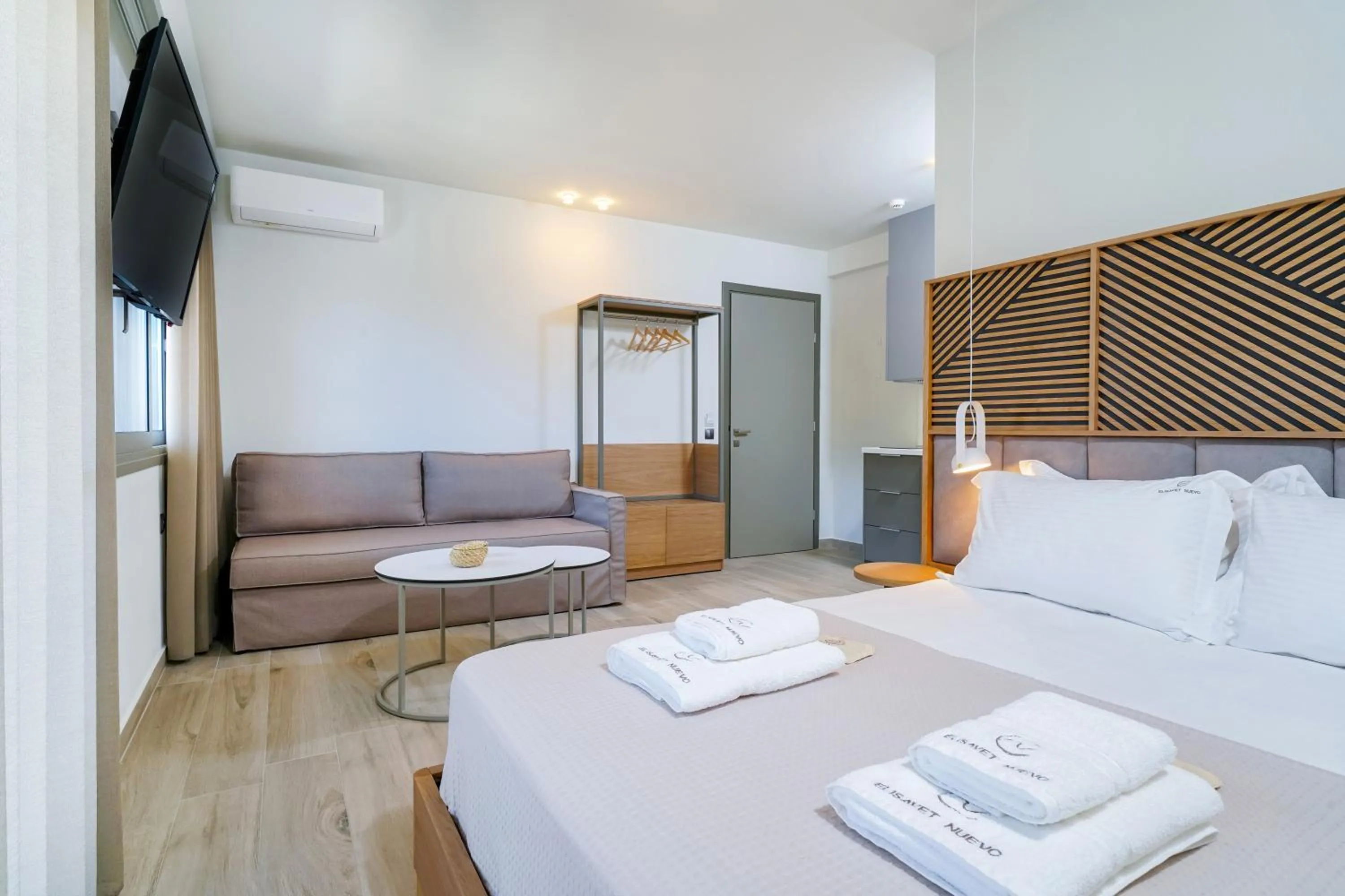 Bed in Elisavet Nuevo Studios & Suites