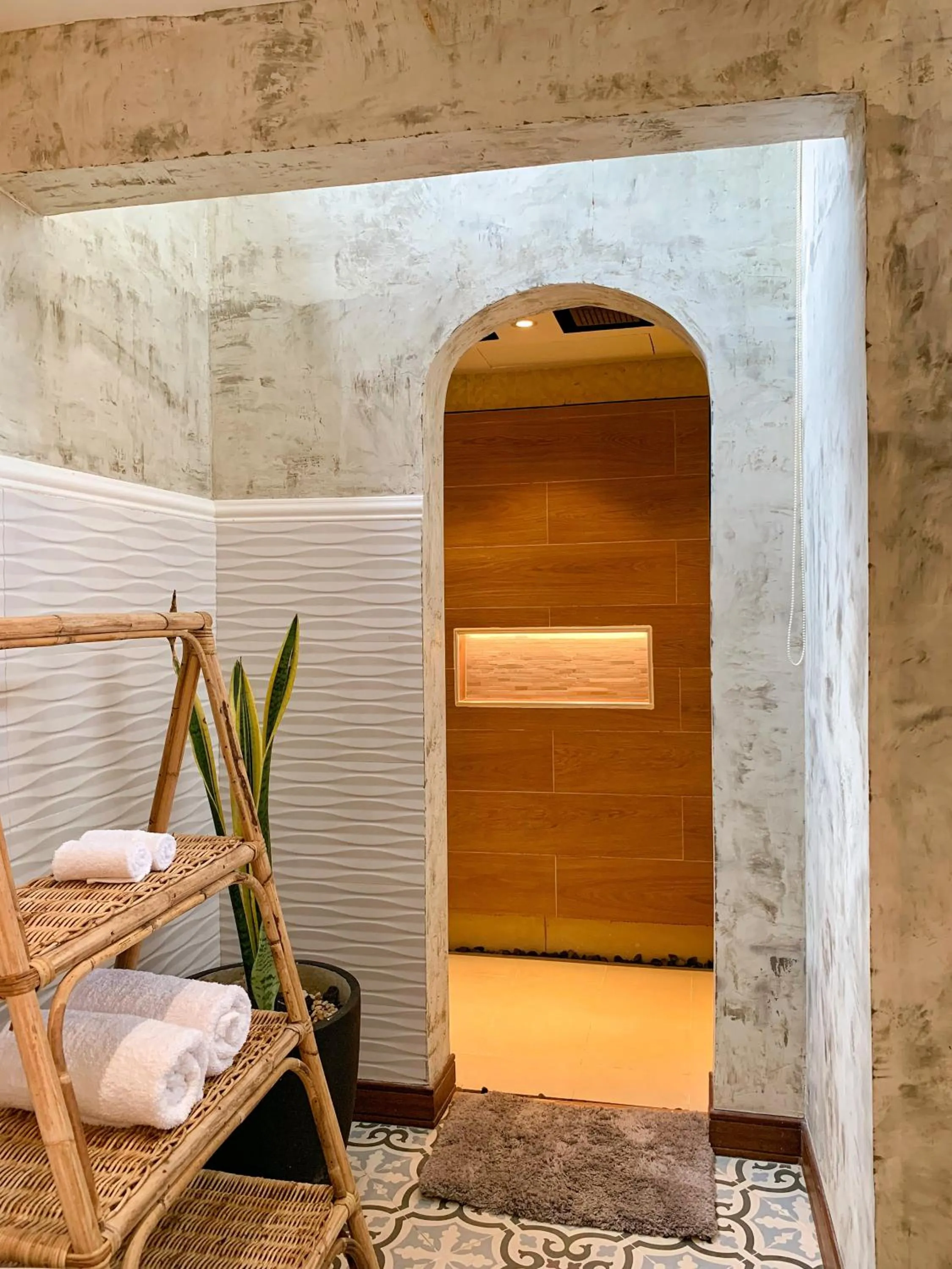 Shower in Banig Beach Resort El Nido