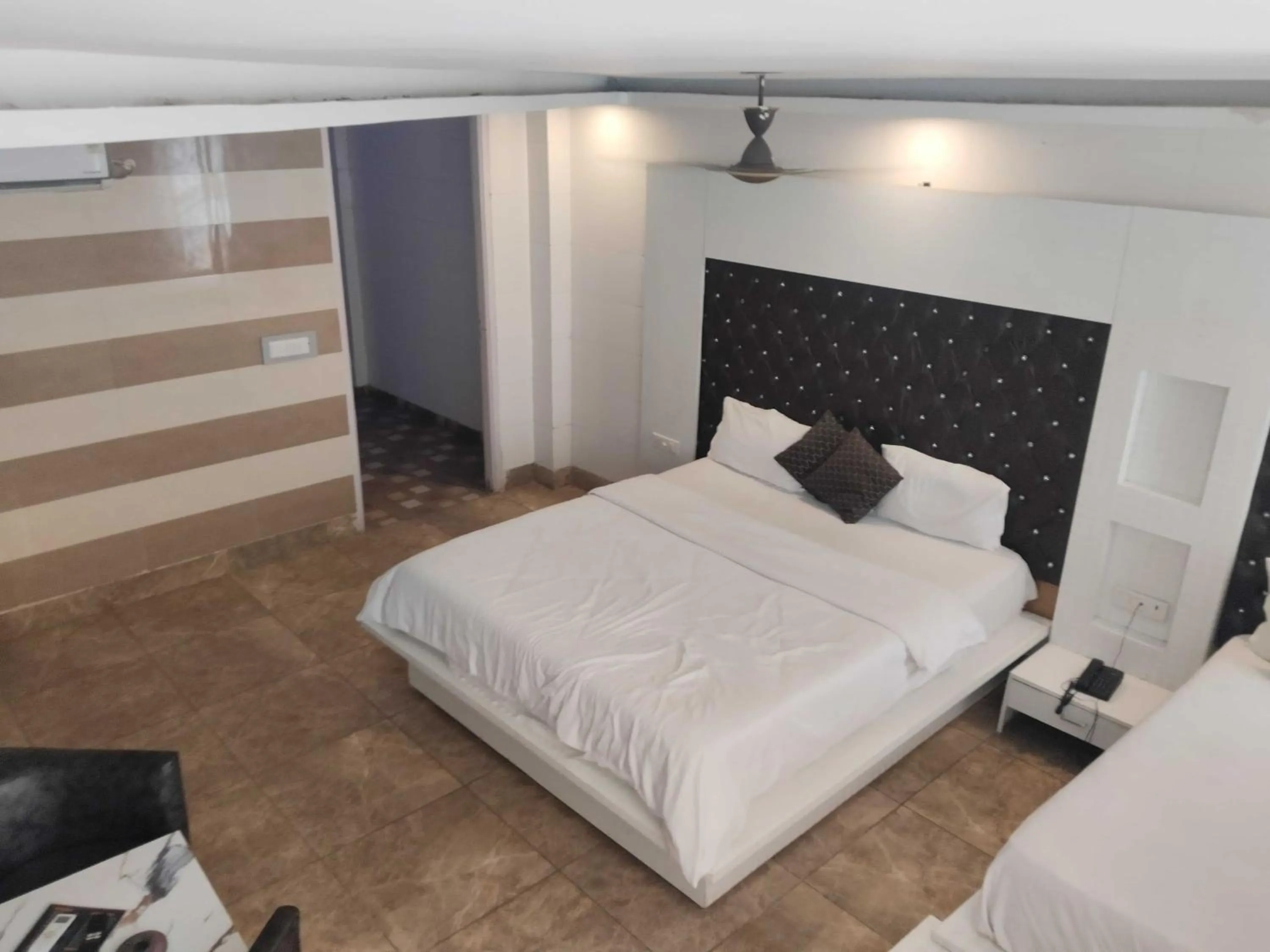 Facade/entrance, Bed in Super Hotel O Vivaan Residency