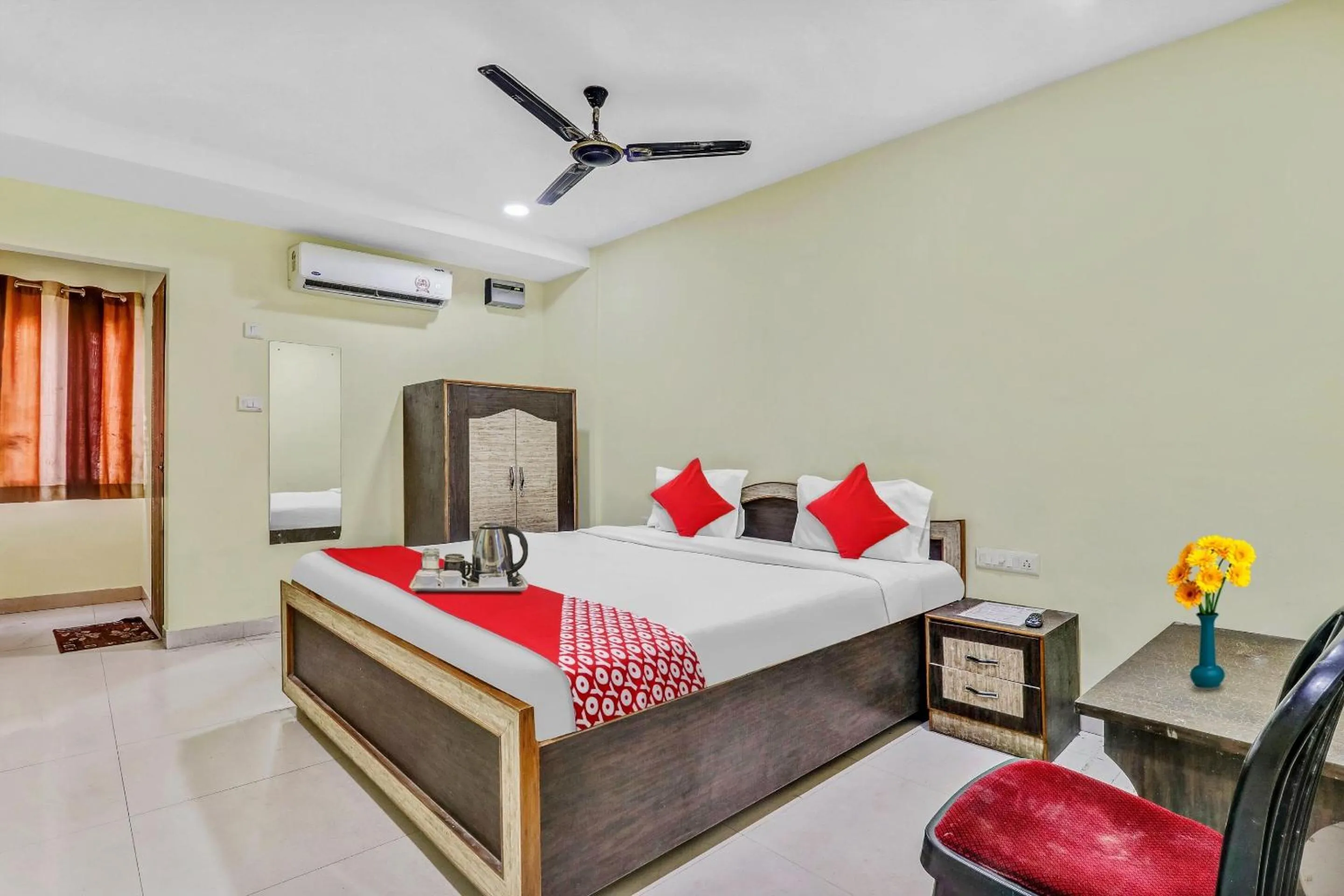 Bedroom, Bed in Hotel O Govind Guest House