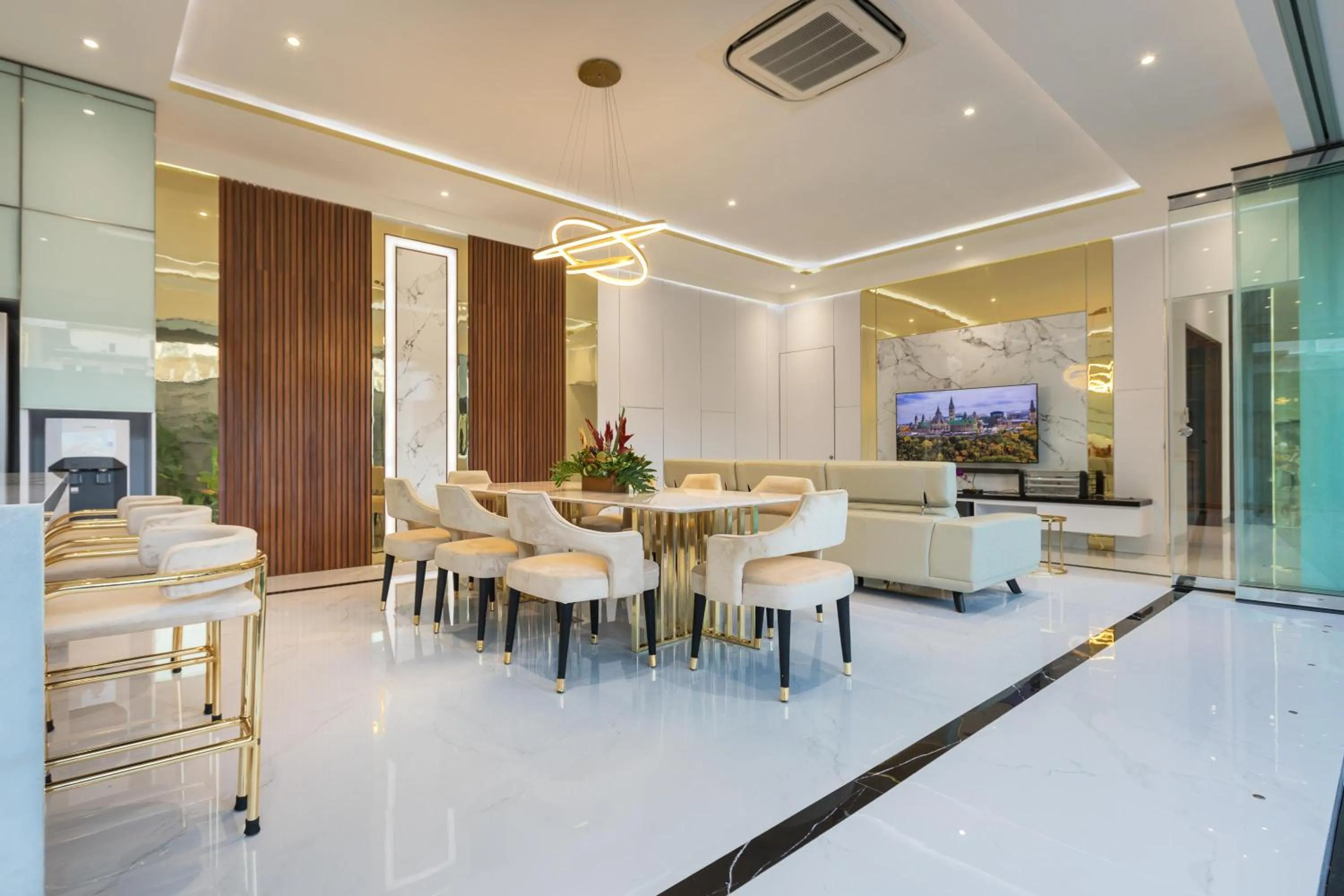 Restaurant/places to eat in Villa Louis Seminyak by Nagisa Bali