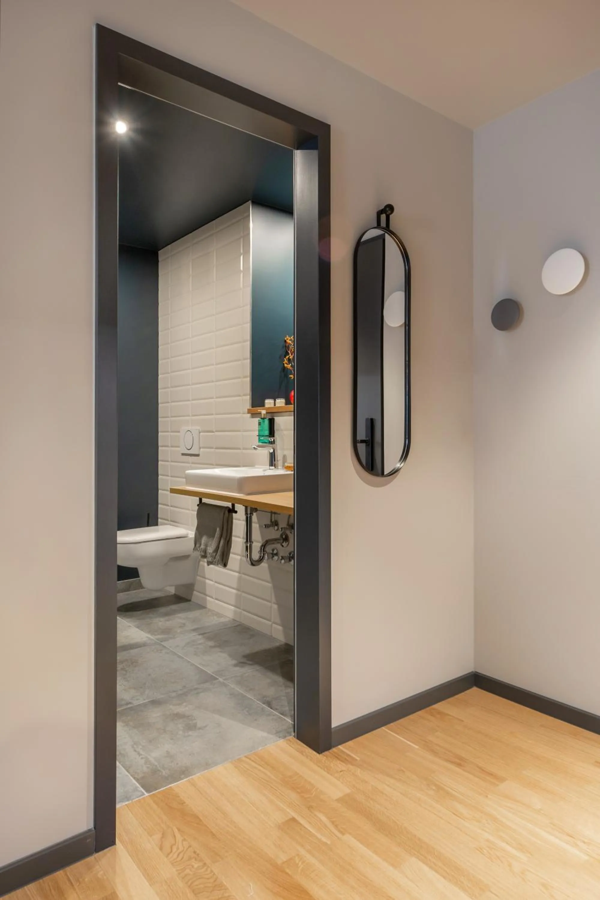 Photo of the whole room in ipartment Berlin Airport