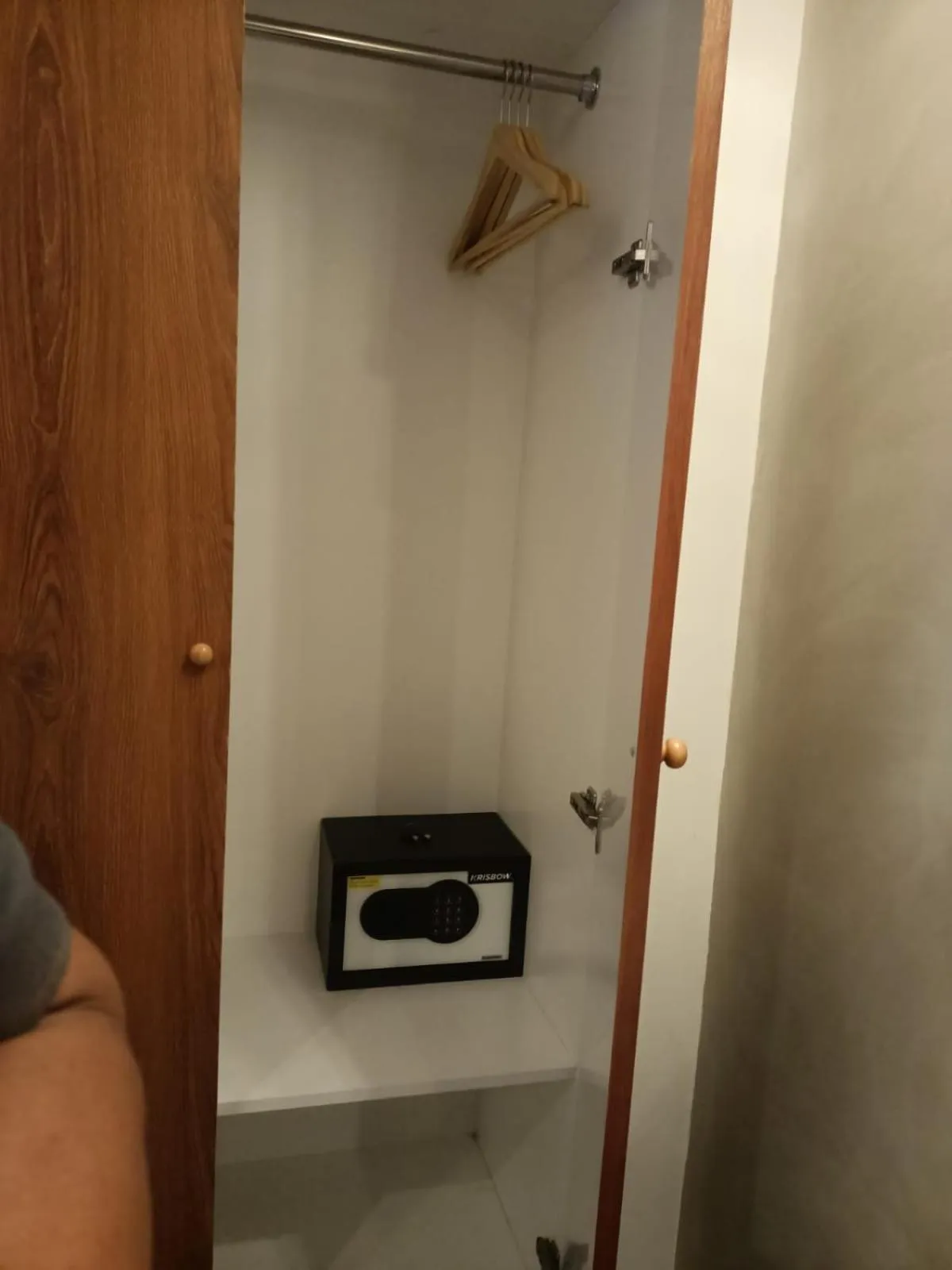 safe in The Kd Suites & Coffee Shop