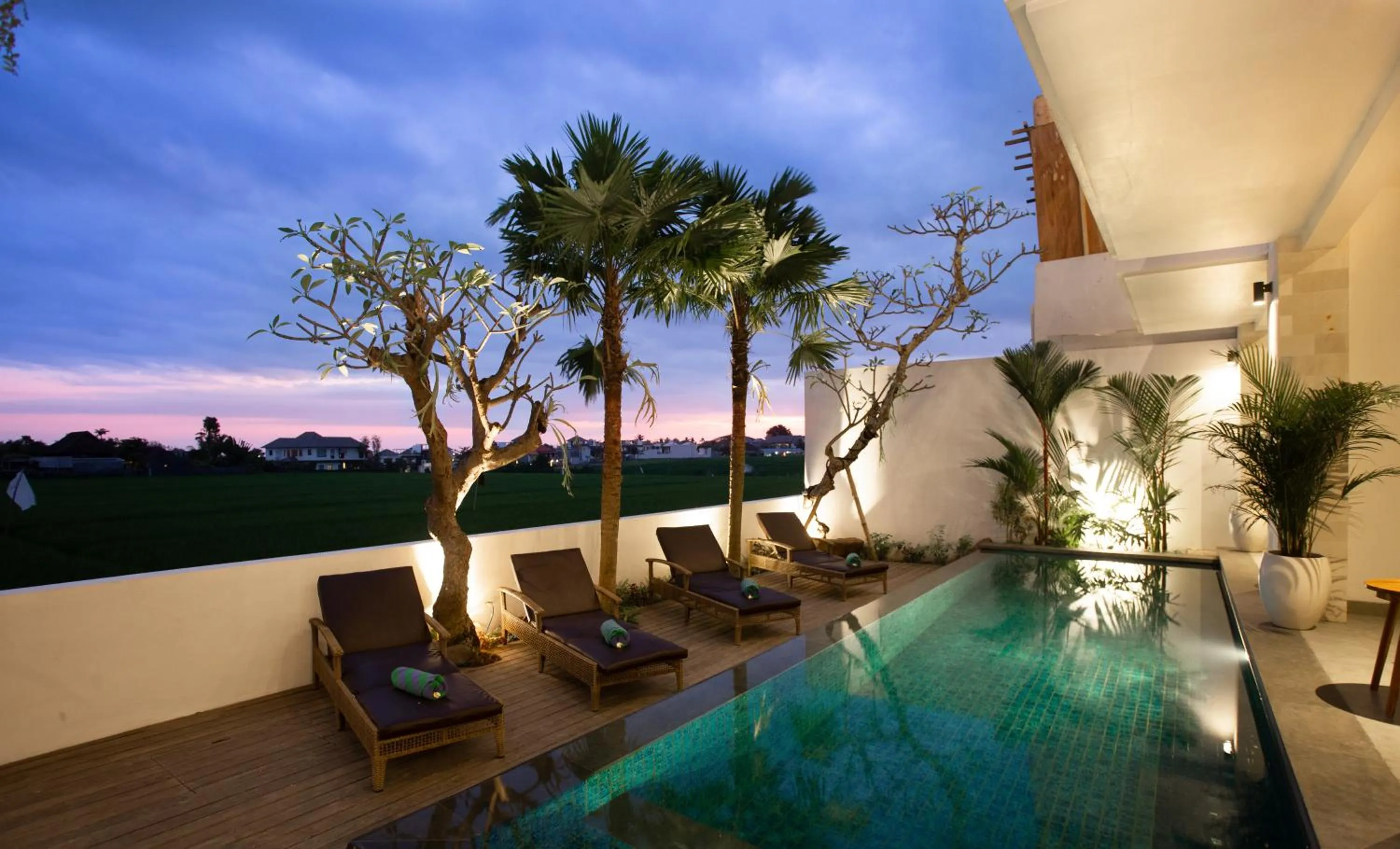 Night in The Kd Suites & Coffee Shop