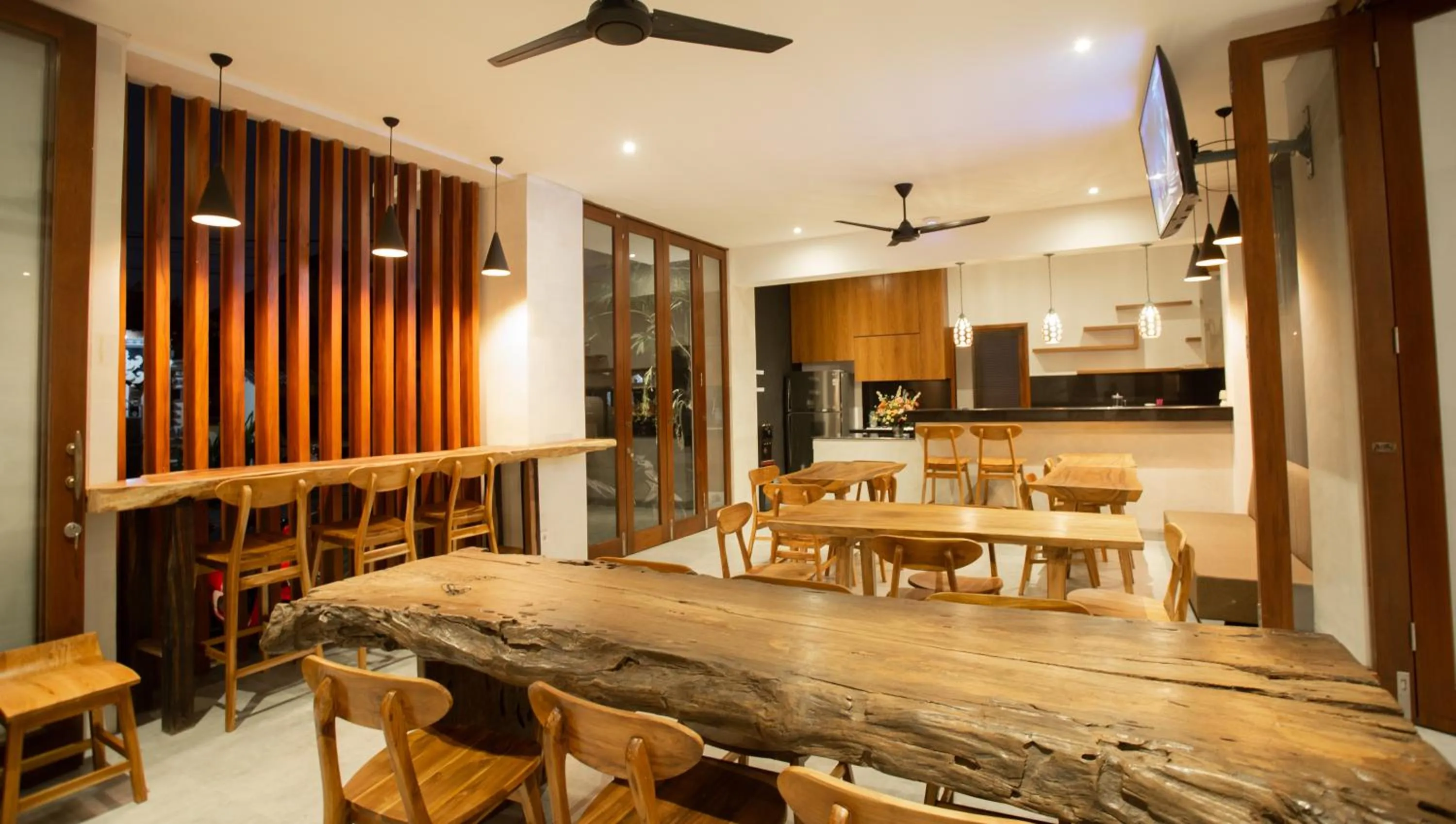 Restaurant/places to eat in The Kd Suites & Coffee Shop