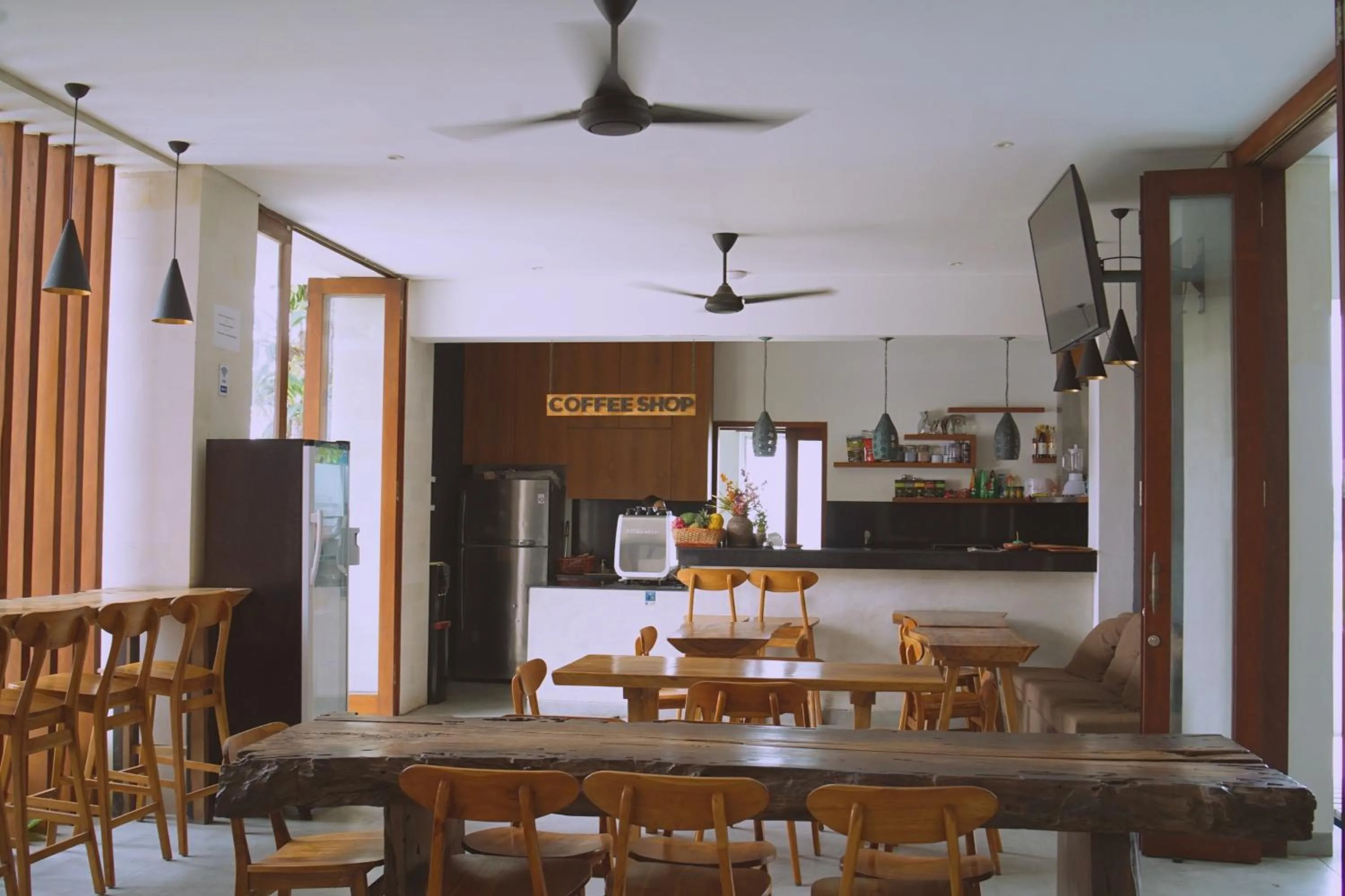 Restaurant/places to eat in The Kd Suites & Coffee Shop