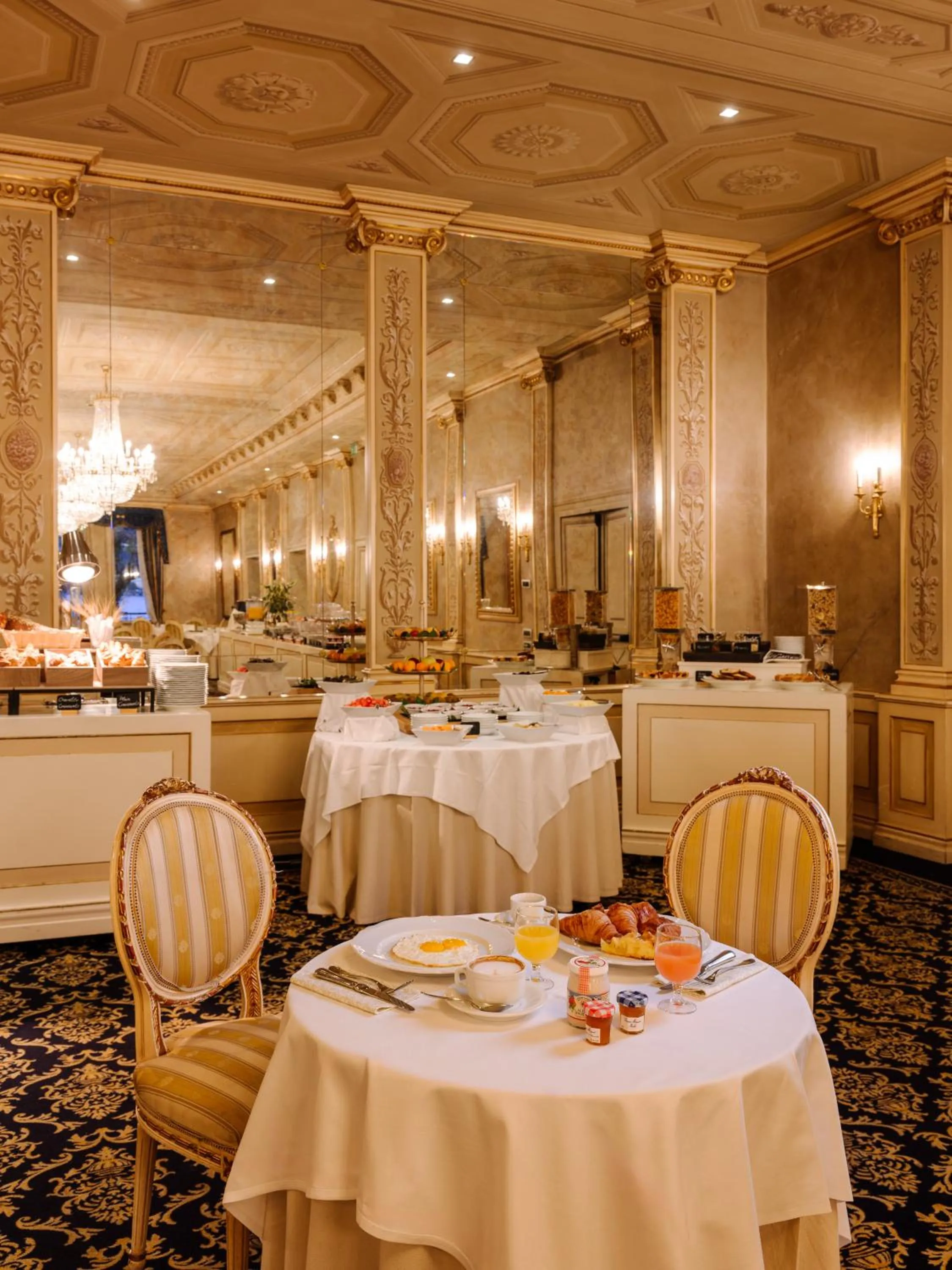 Breakfast in Palace Hotel Lake Como