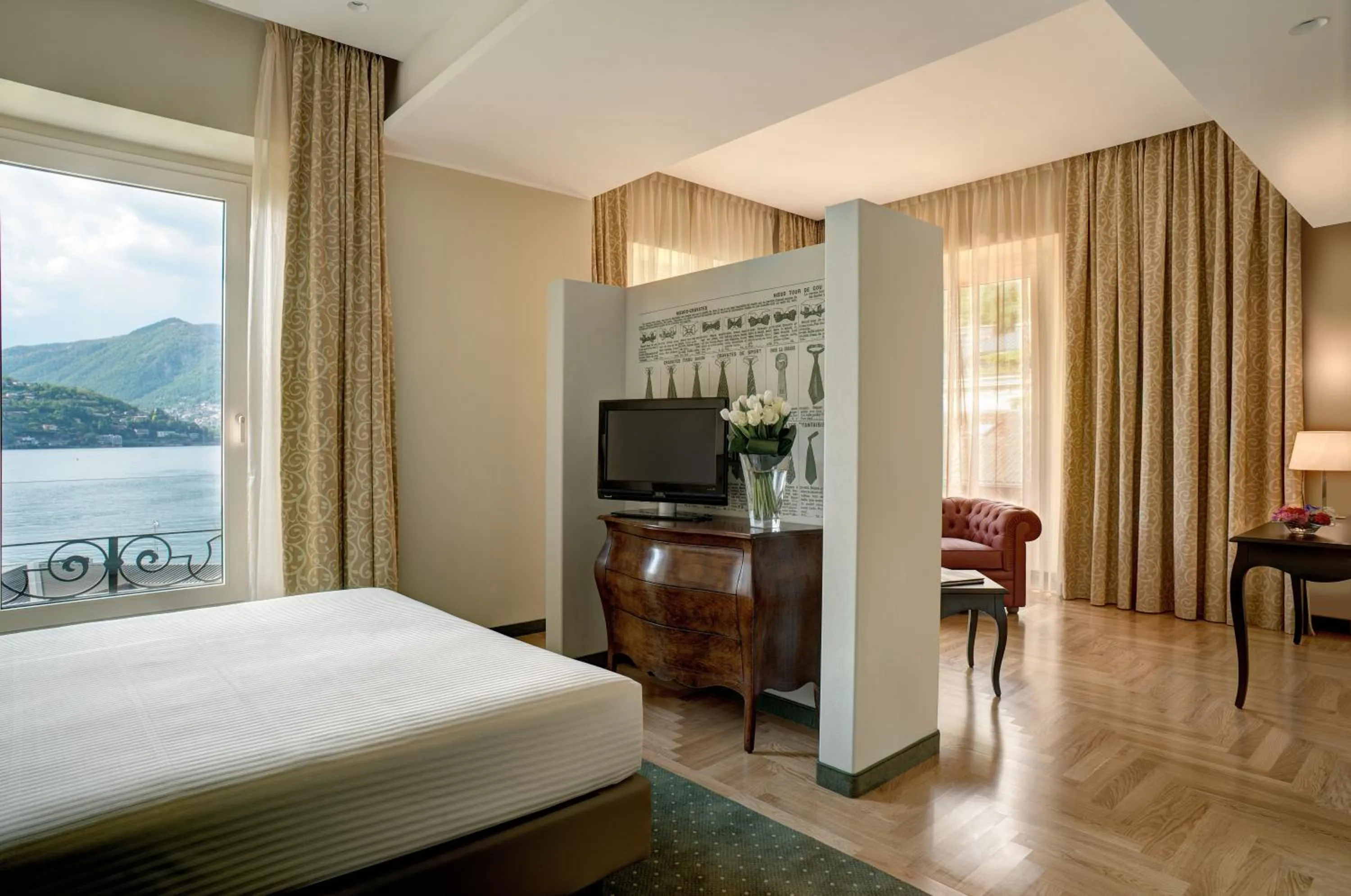 Bed in Palace Hotel Lake Como