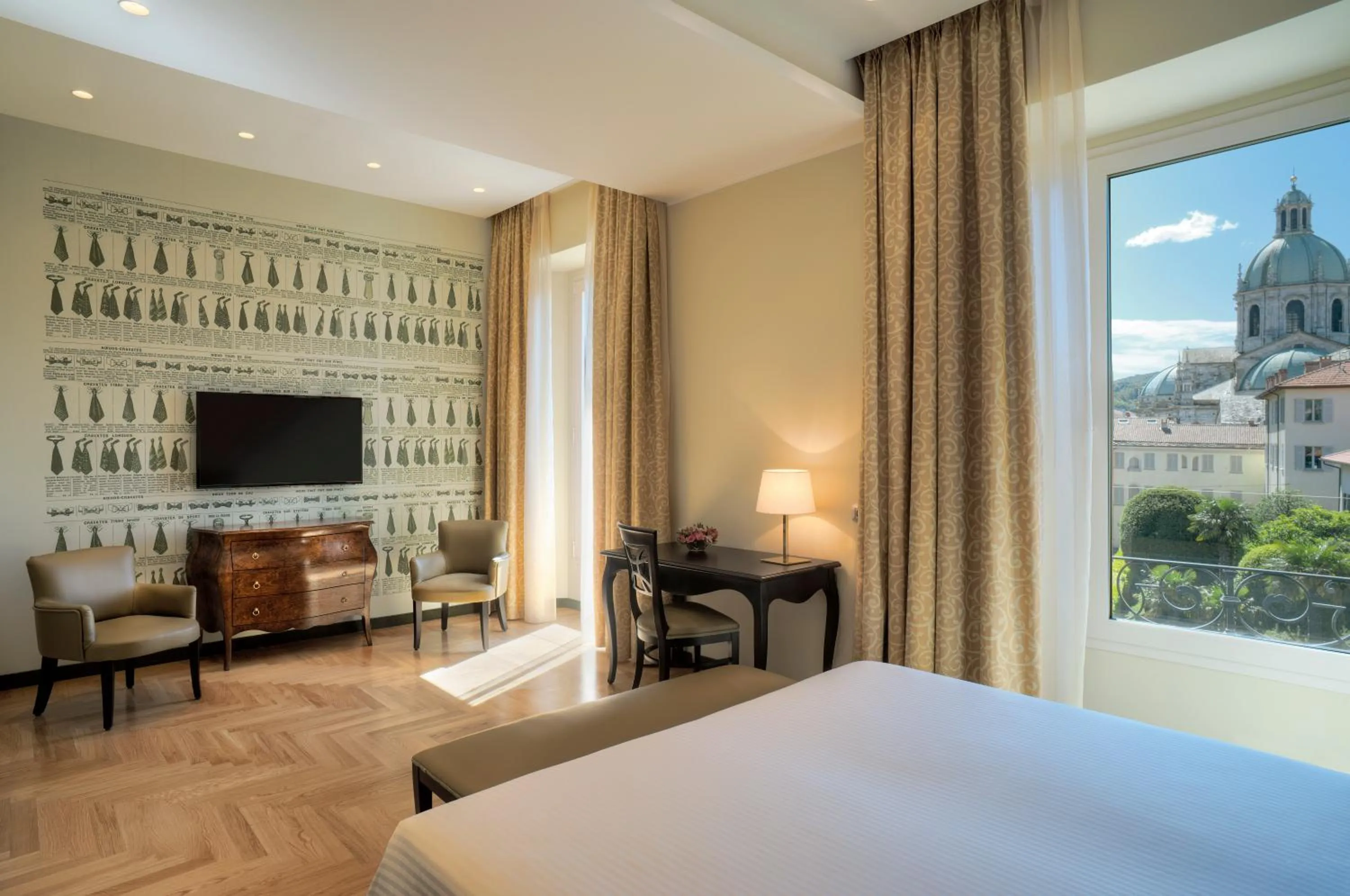 Bed in Palace Hotel Lake Como