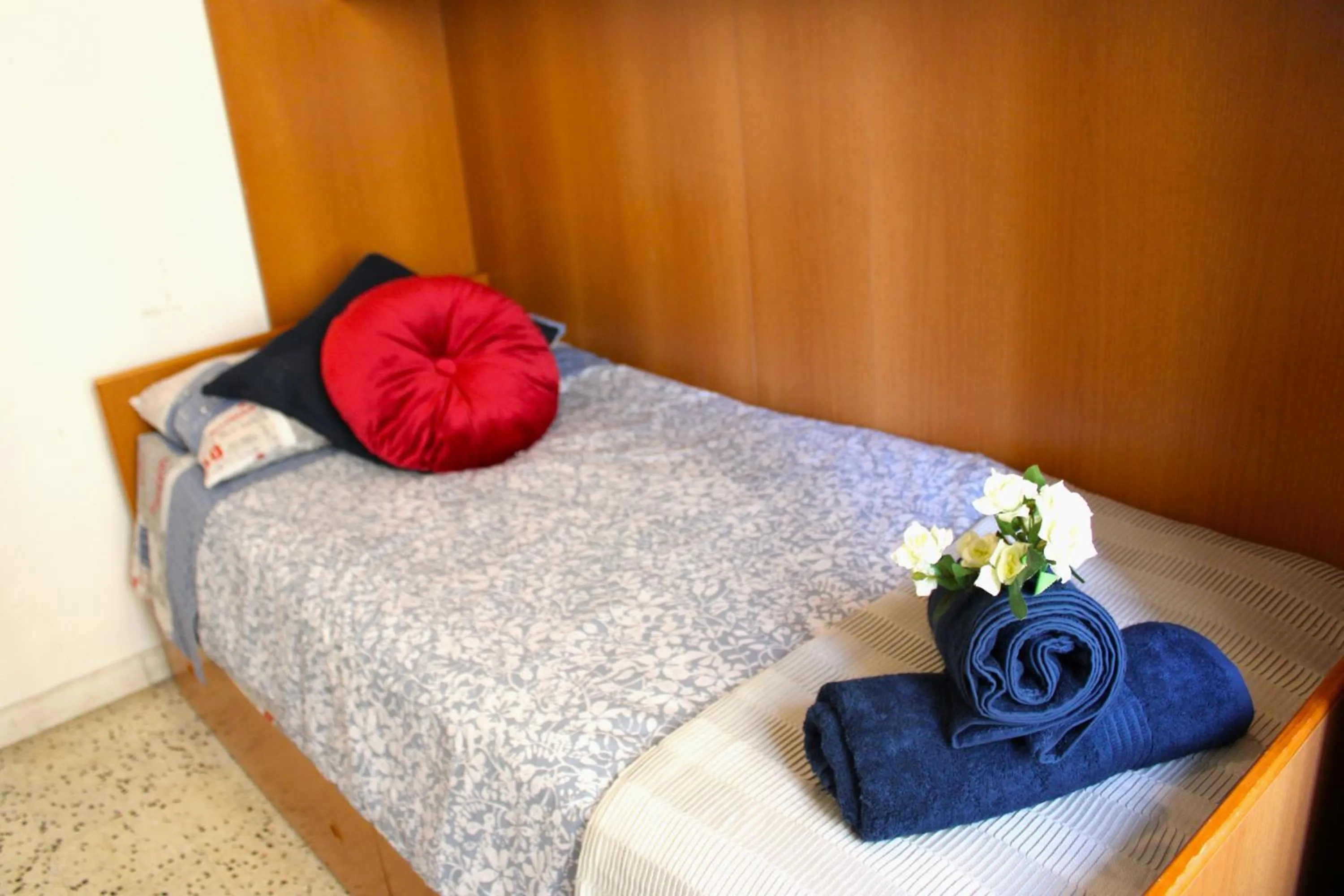 Bed in Mikasa Balduina Roma