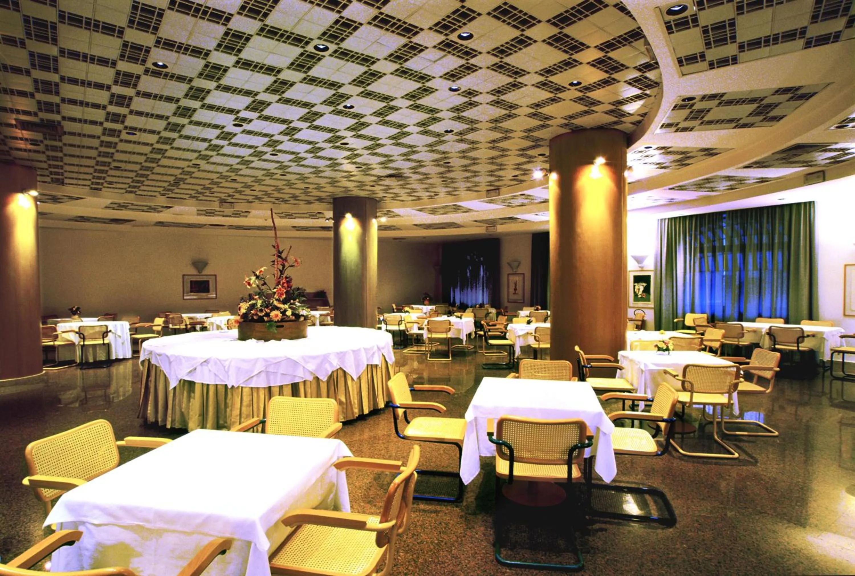 Restaurant/places to eat in Grand Hotel Palace