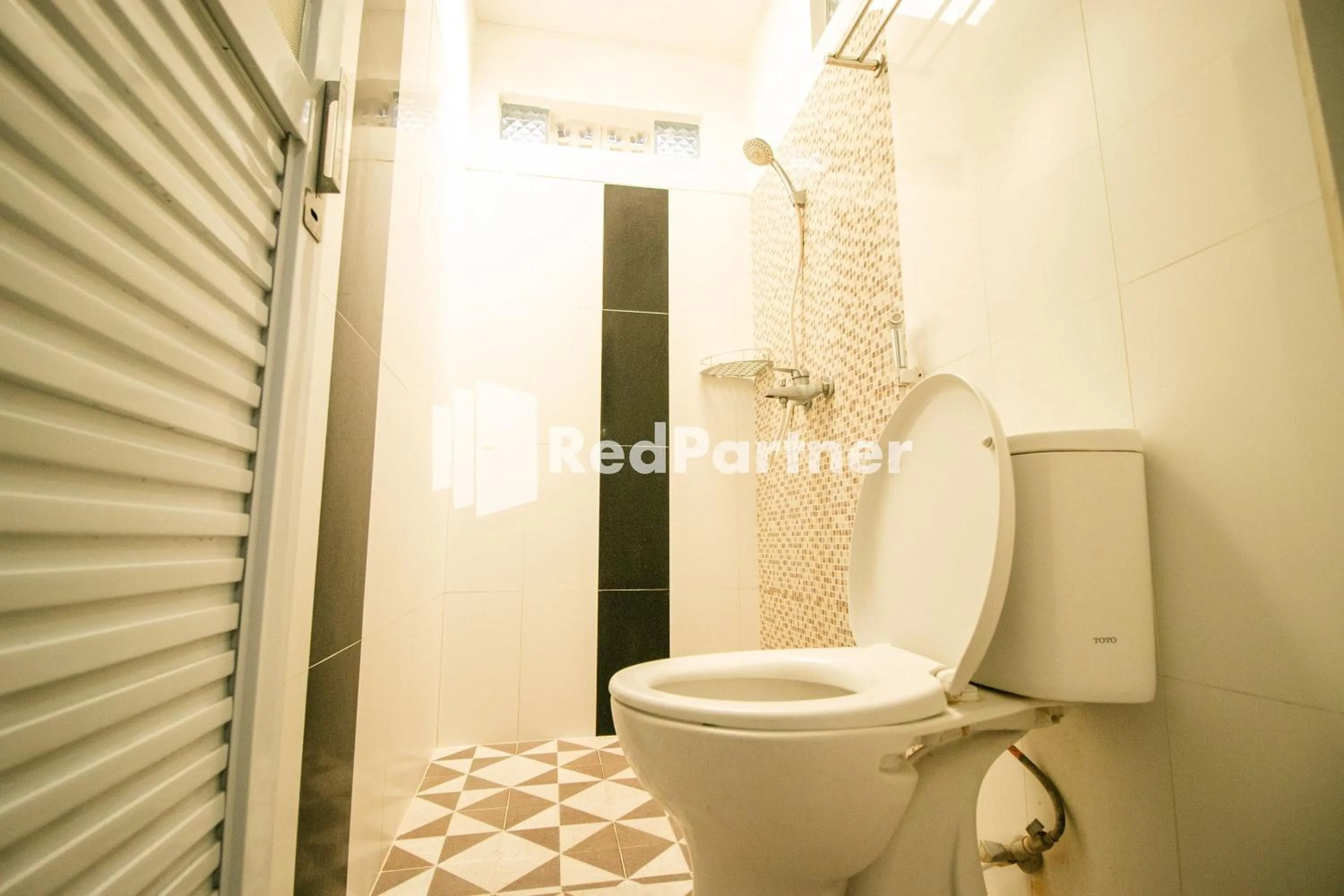 Bathroom in Kedyla Homestay Syariah Patangpuluhan Malioboro Area Yogyakarta RedPartner