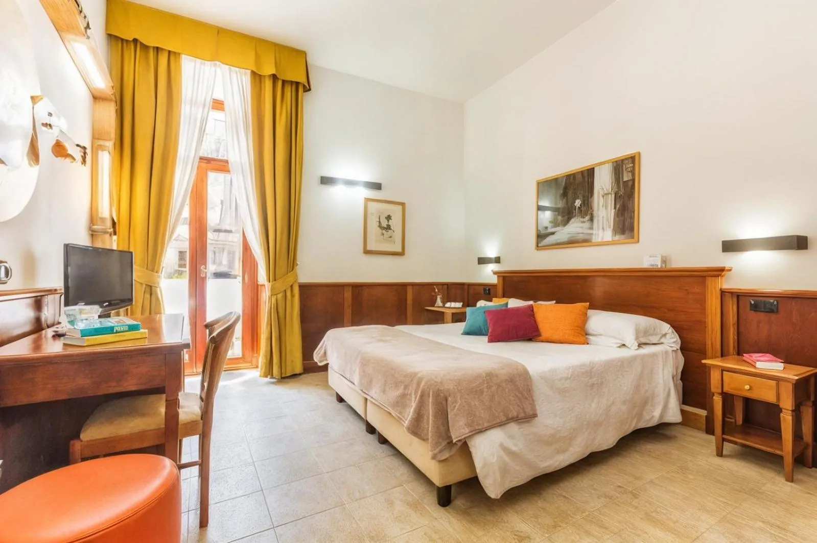 View (from property/room), Bed in Hotel Duomo