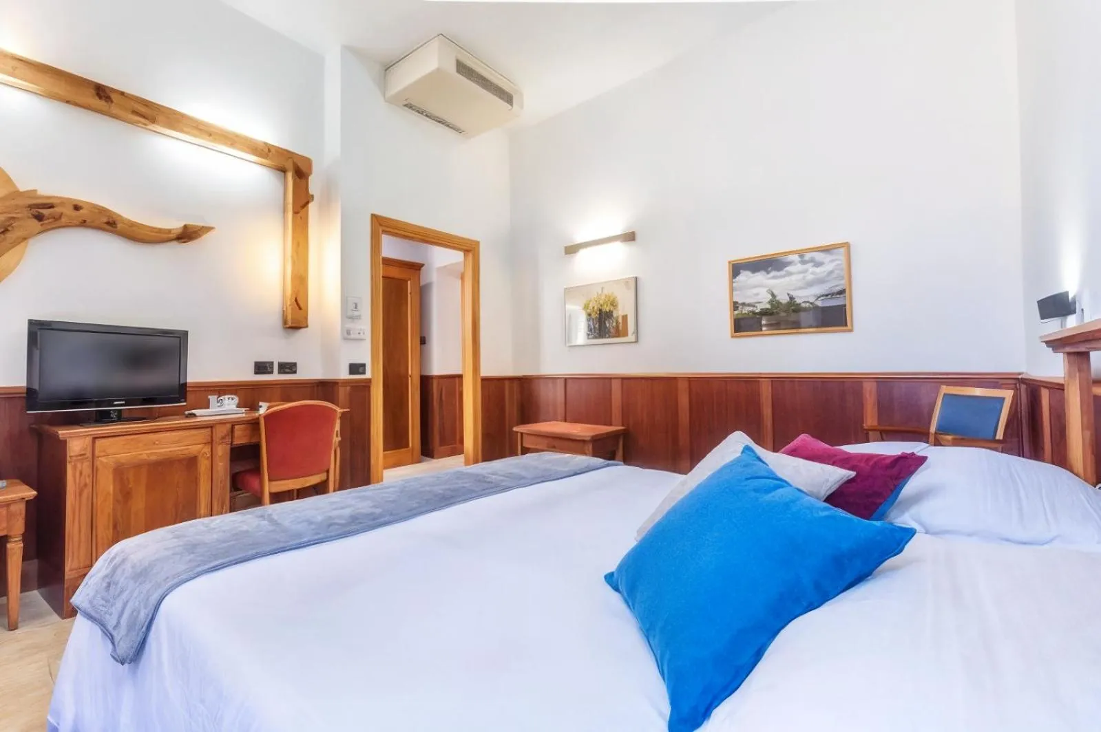 TV and multimedia, Bed in Hotel Duomo