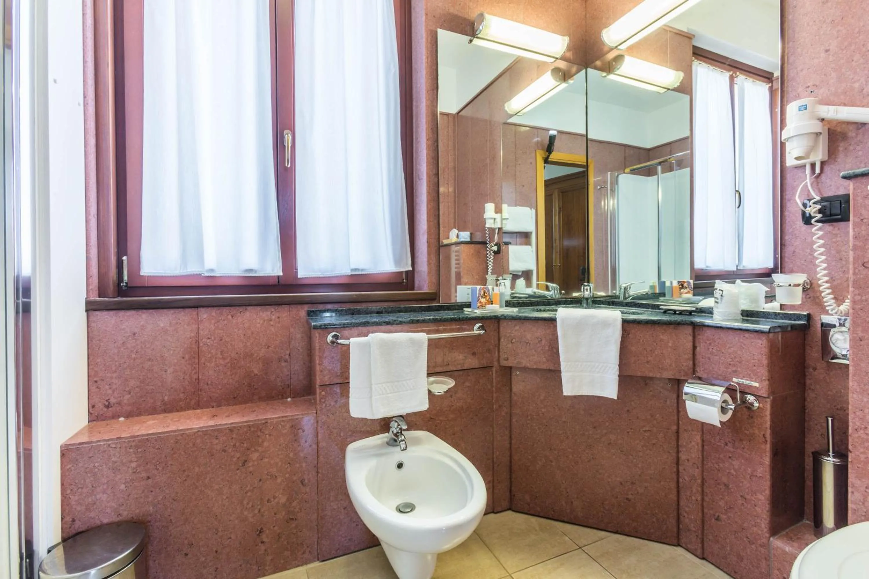 Shower in Hotel Duomo